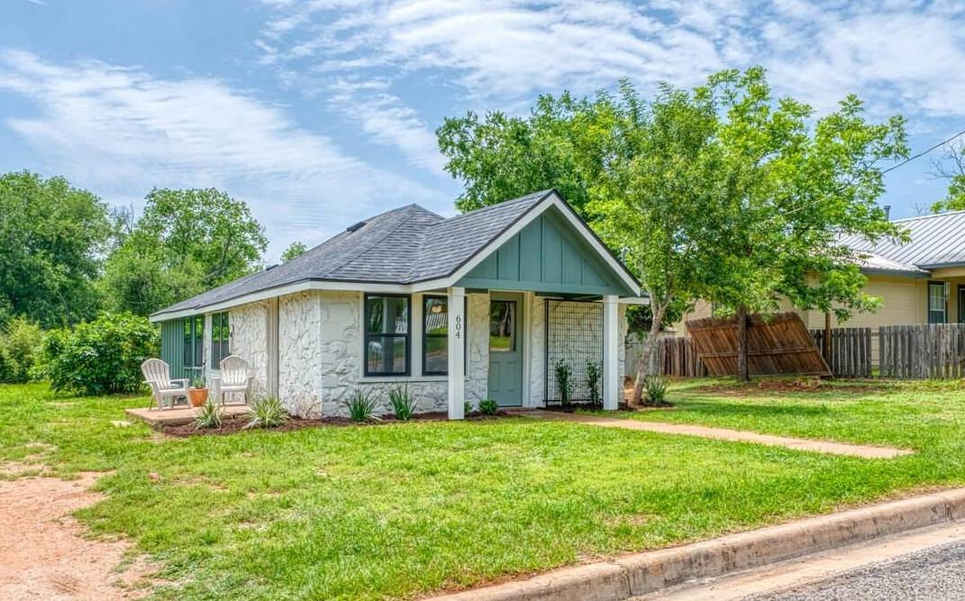 604 E Luce ST, Llano, TX 78643