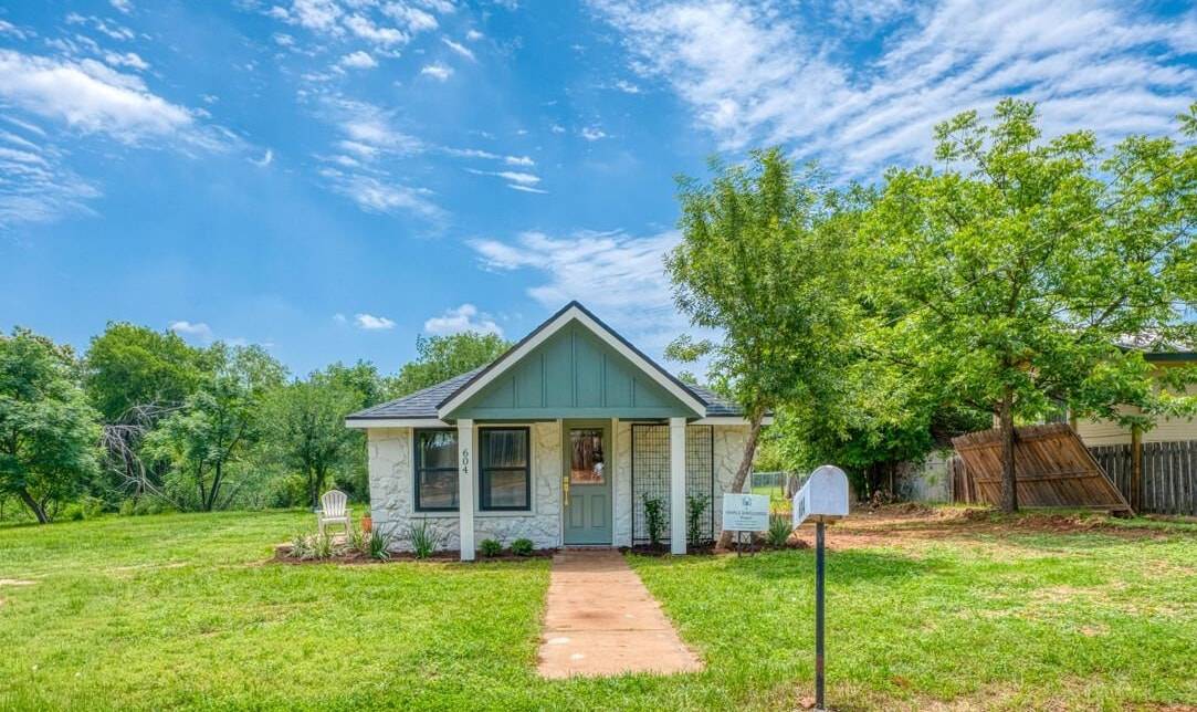 604 E Luce ST, Llano, TX 78643