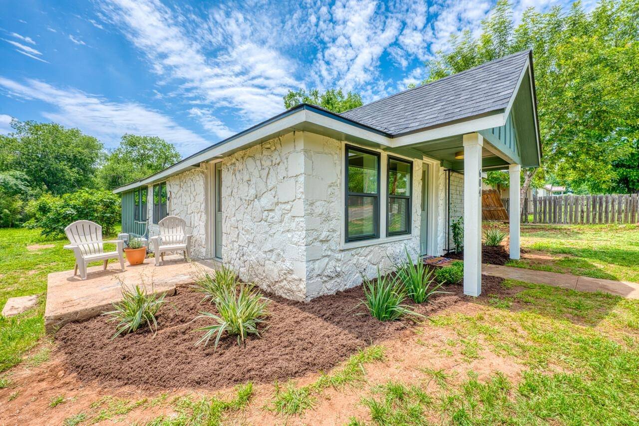 604 E Luce ST, Llano, TX 78643