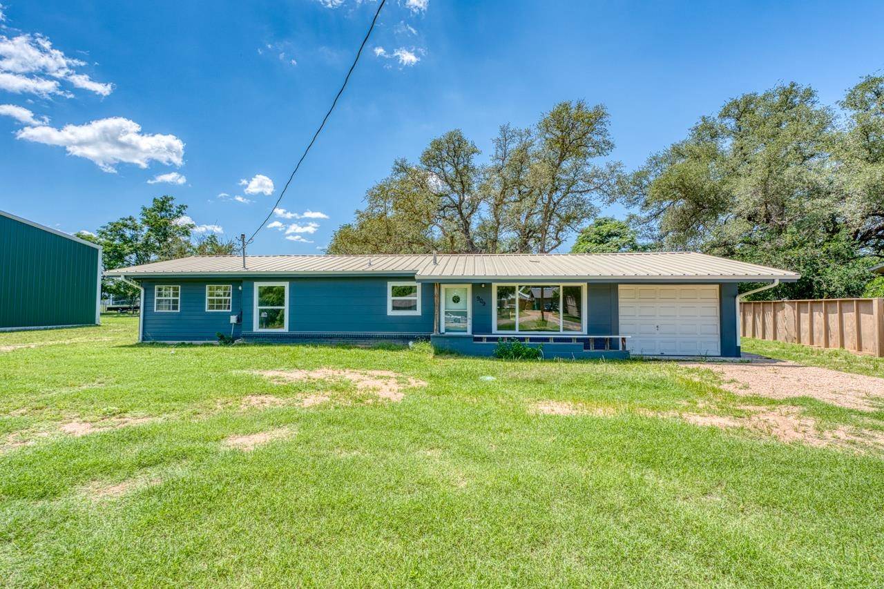 909 Circle DR, Sunrise Beach, TX 78643