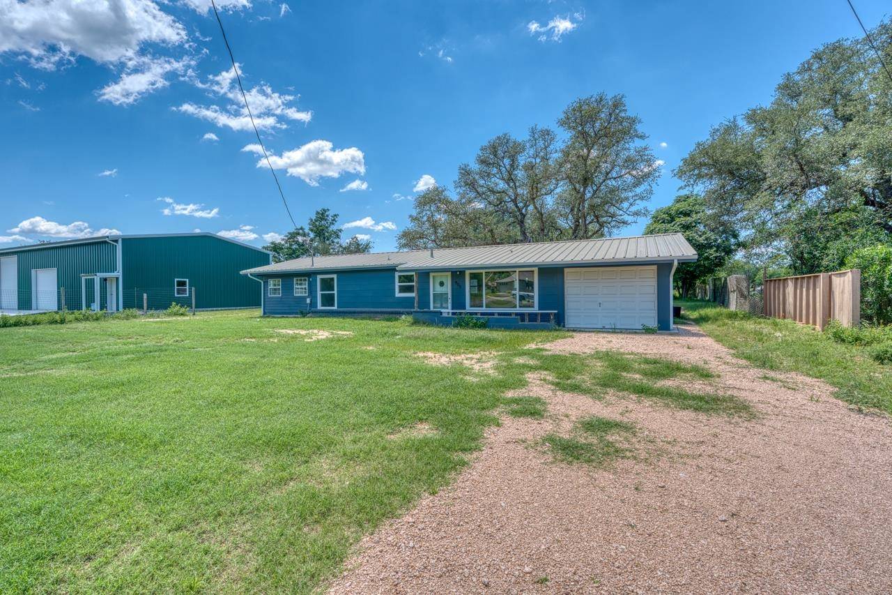 909 Circle DR, Sunrise Beach, TX 78643