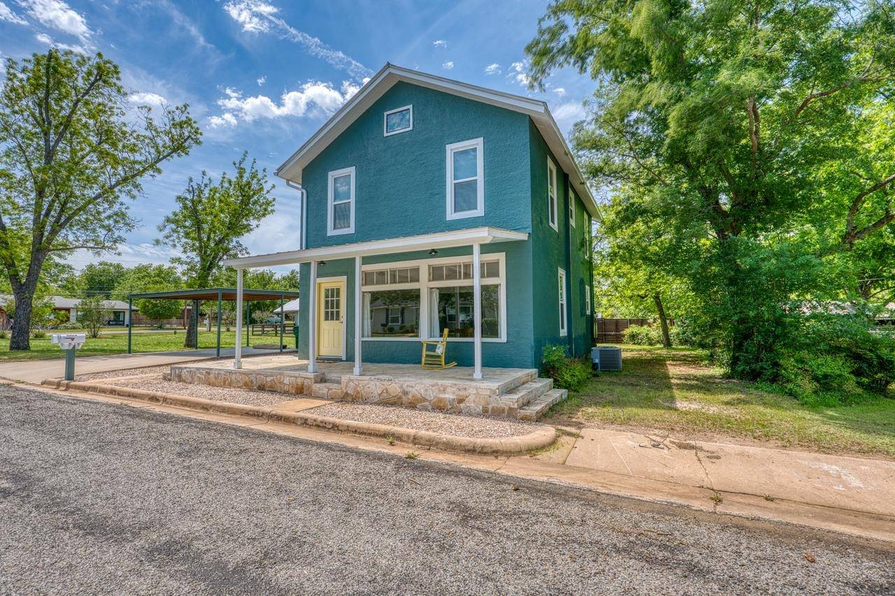 1005 Bayley, Llano, TX 78643