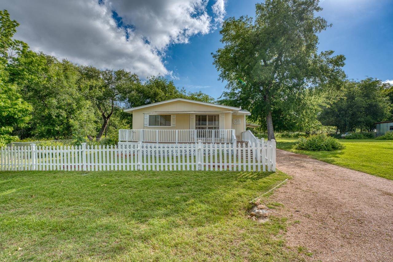 325 E Lakeshore DR, Sunrise Beach, TX 78643