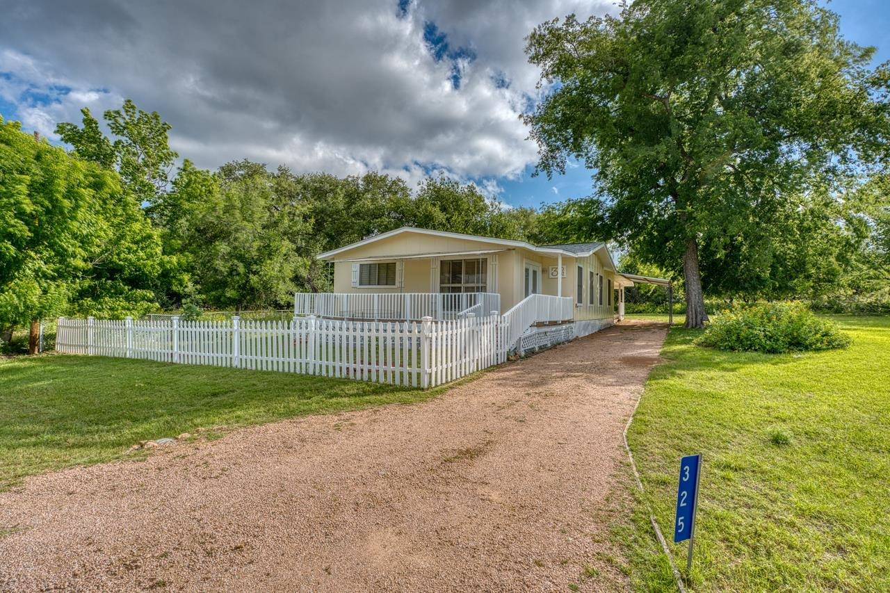 325 E Lakeshore DR, Sunrise Beach, TX 78643