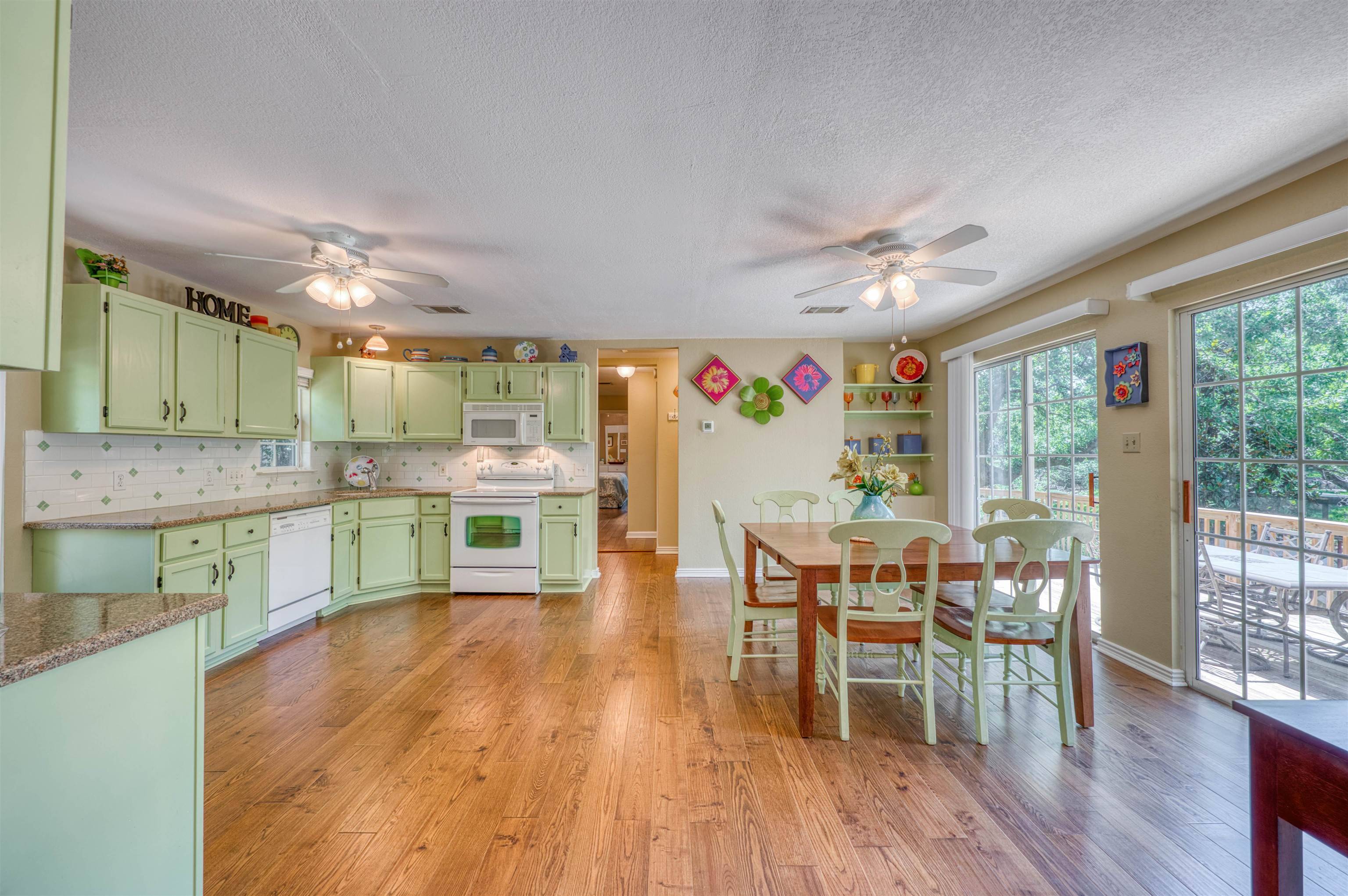 113 Red Bird, Kingsland, TX 78639-9999
