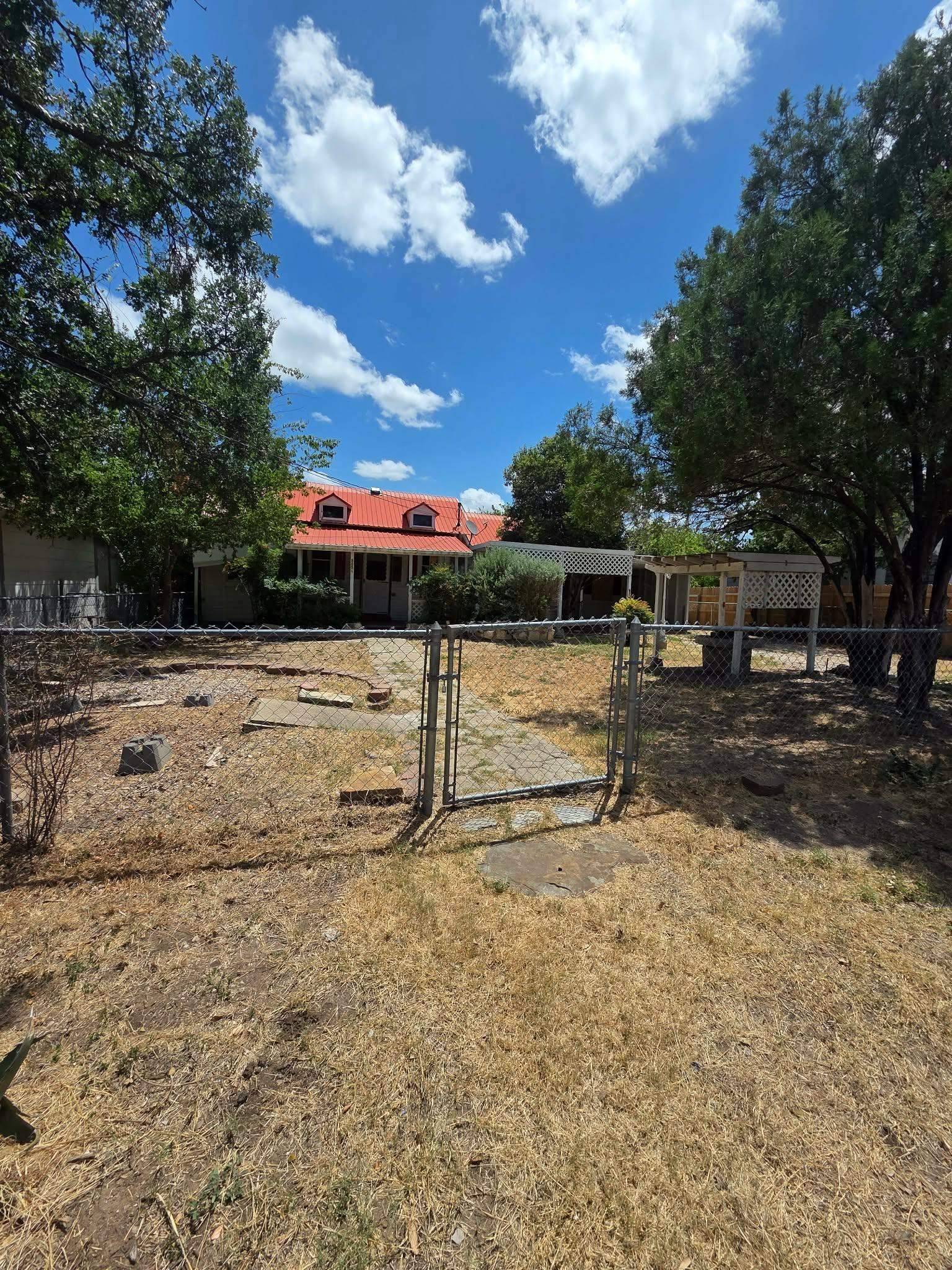 505 1/2 S Main ST, Lampasas, TX 76550