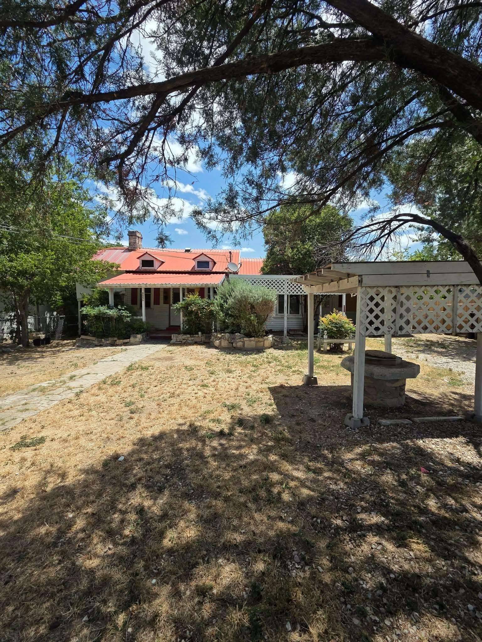 505 1/2 S Main ST, Lampasas, TX 76550