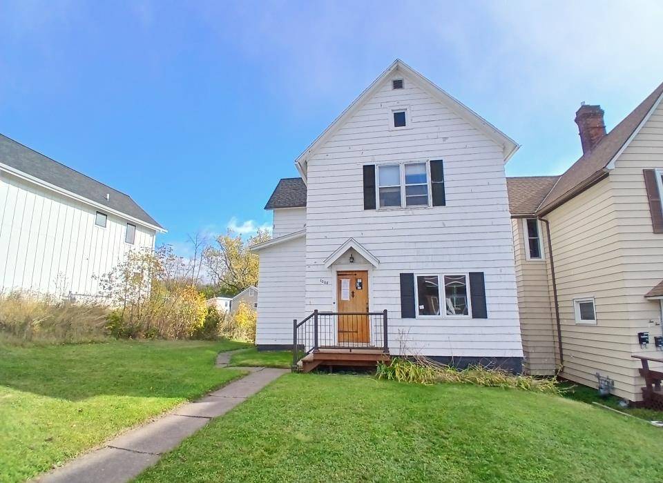 1008 W 3rd St, Duluth, MN 55806