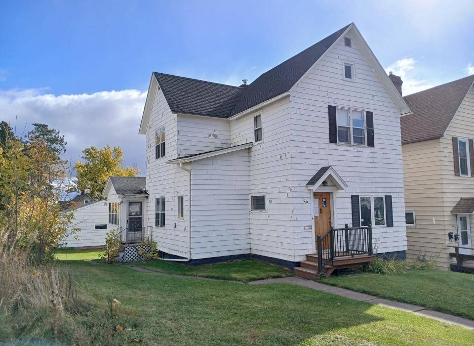 1008 W 3rd St, Duluth, MN 55806