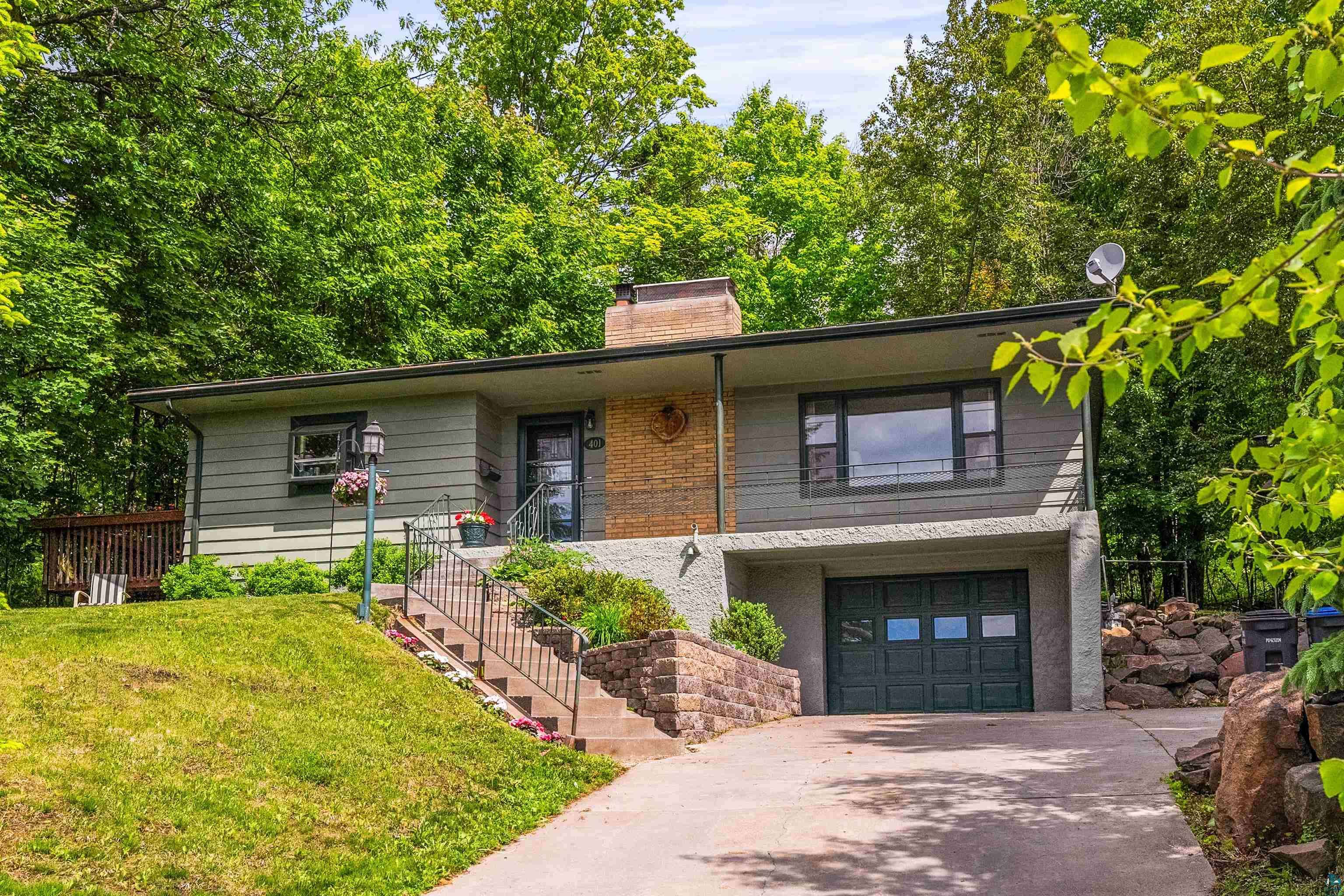401 Snively Rd, Duluth, MN 55803