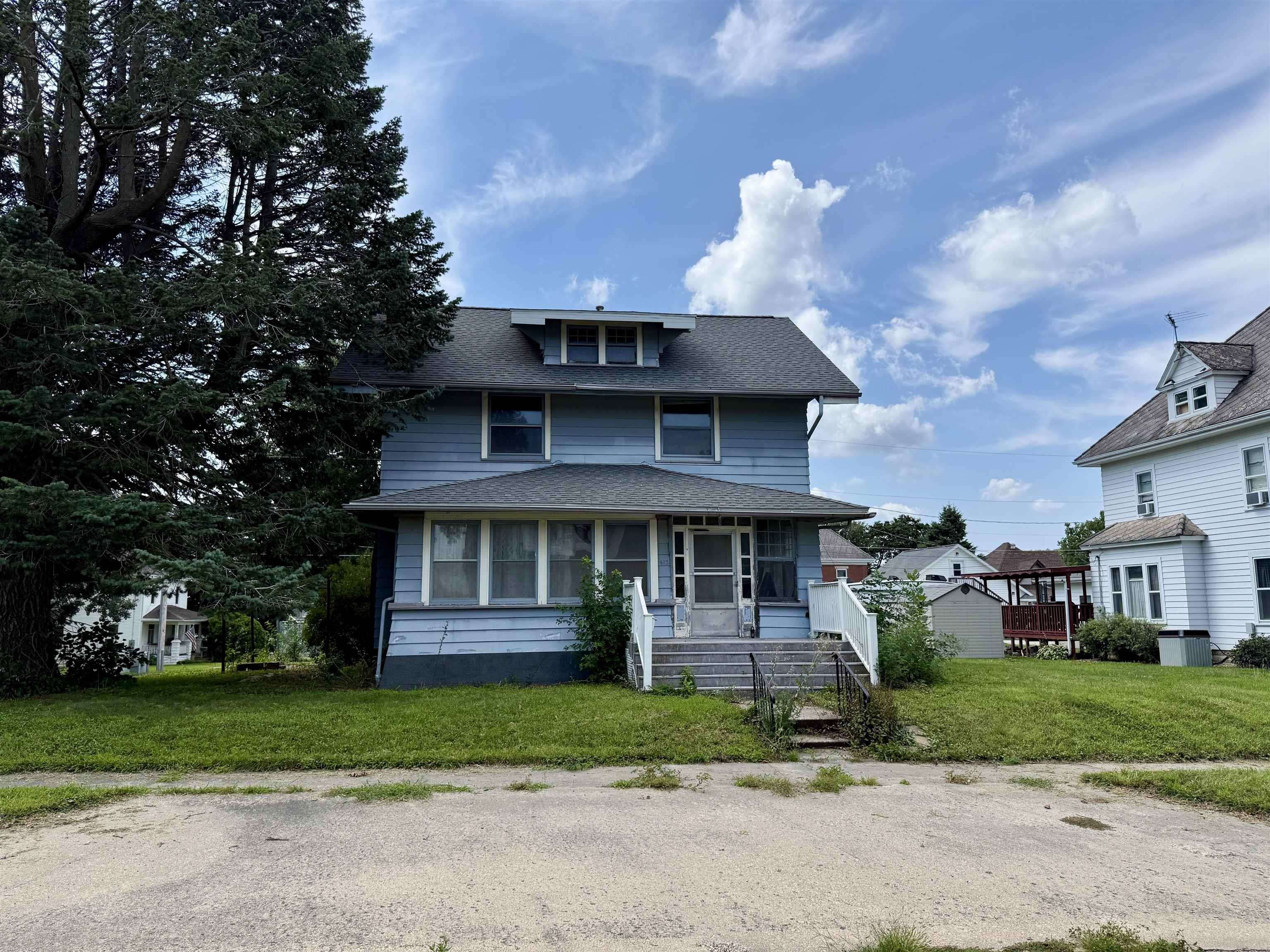 513 West ST, Reinbeck, IA 50669