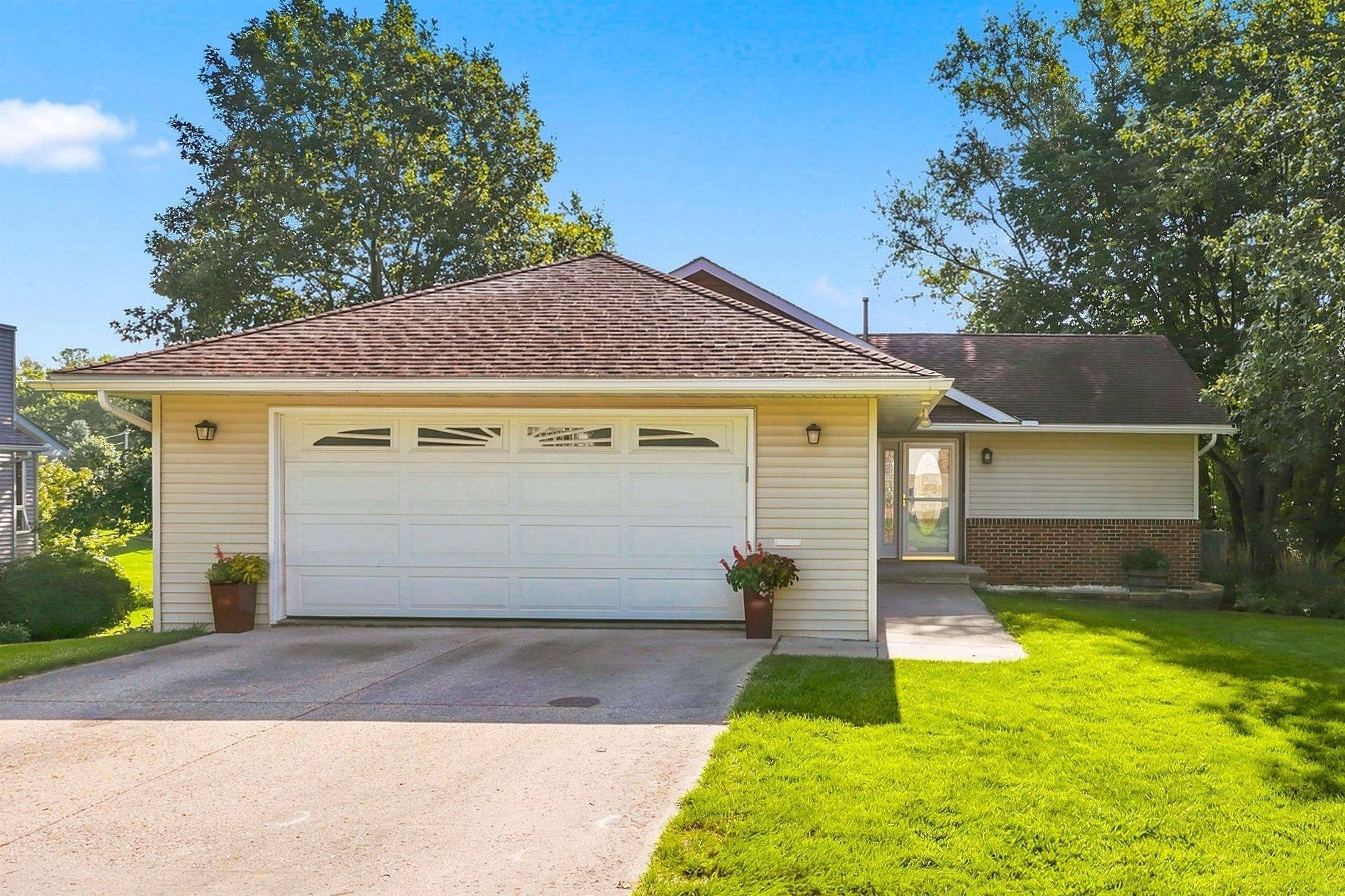 902 Rosa DR, Decorah, IA 52101