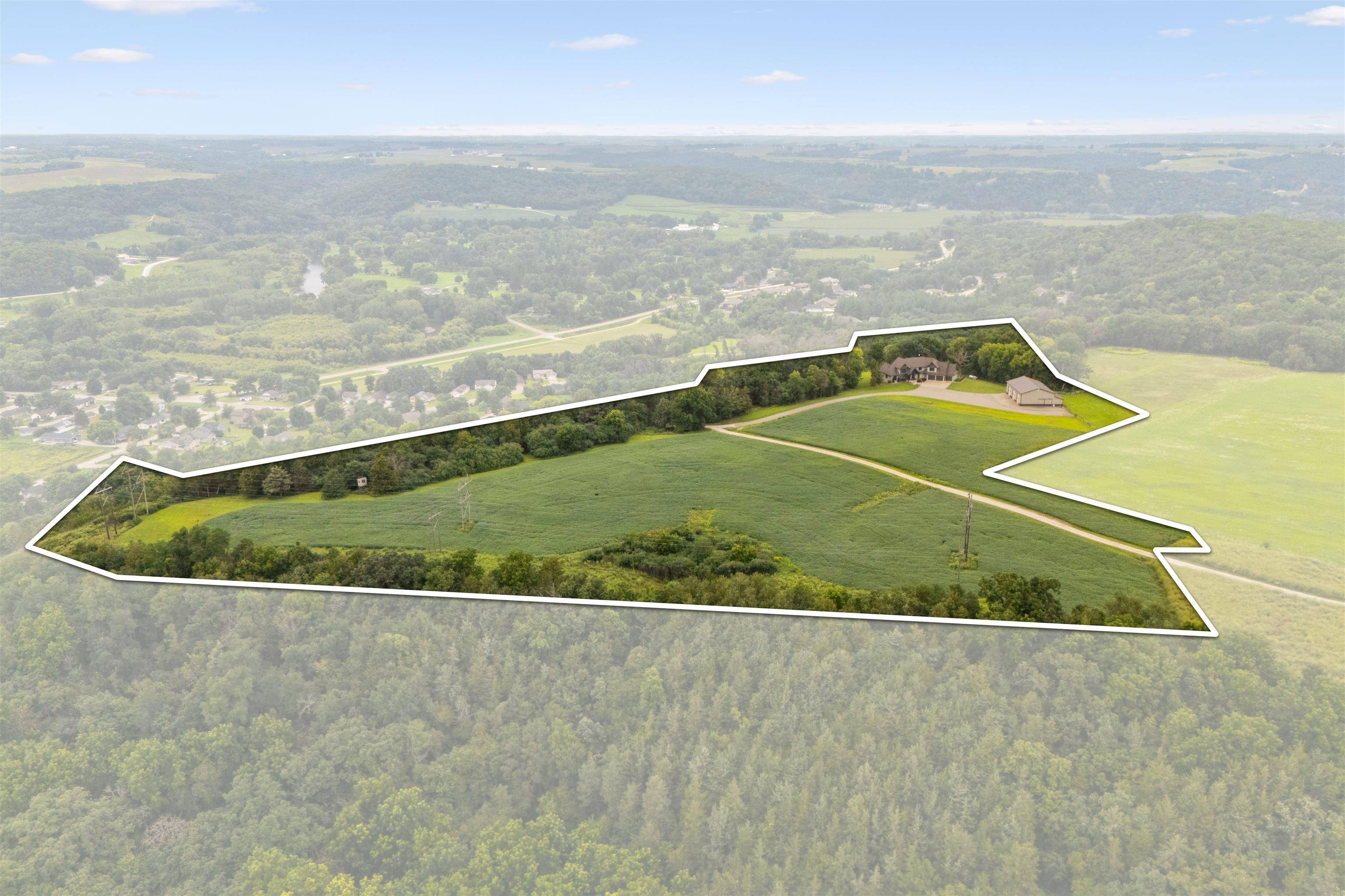 1658 Howdy Hills, Decorah, IA 52101