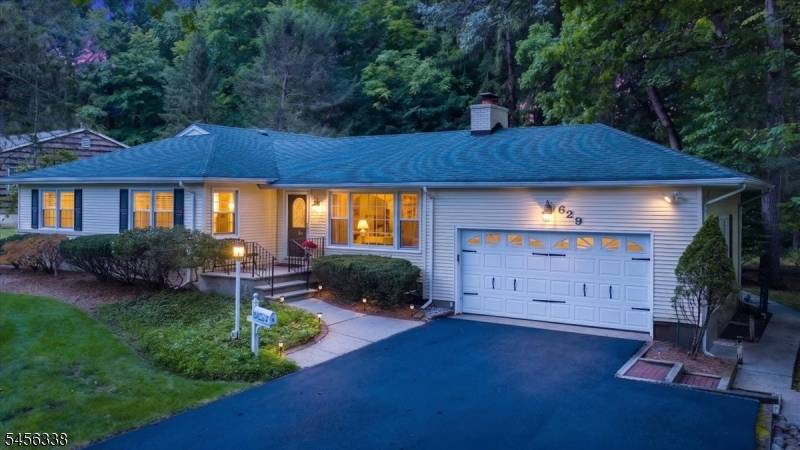629 Lawlins Rd, Wyckoff Twp., NJ 07481