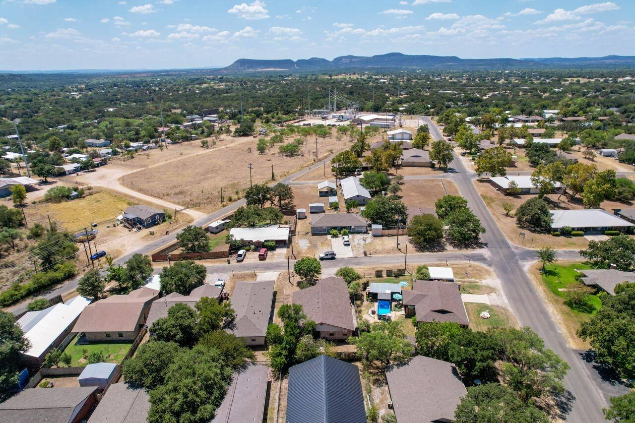 1730 Greenwood LN, Kingsland, TX 78639
