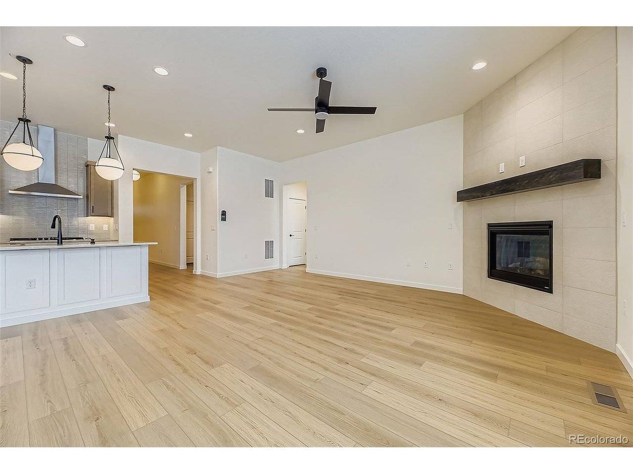 8942 S Riviera, Aurora, CO 80016