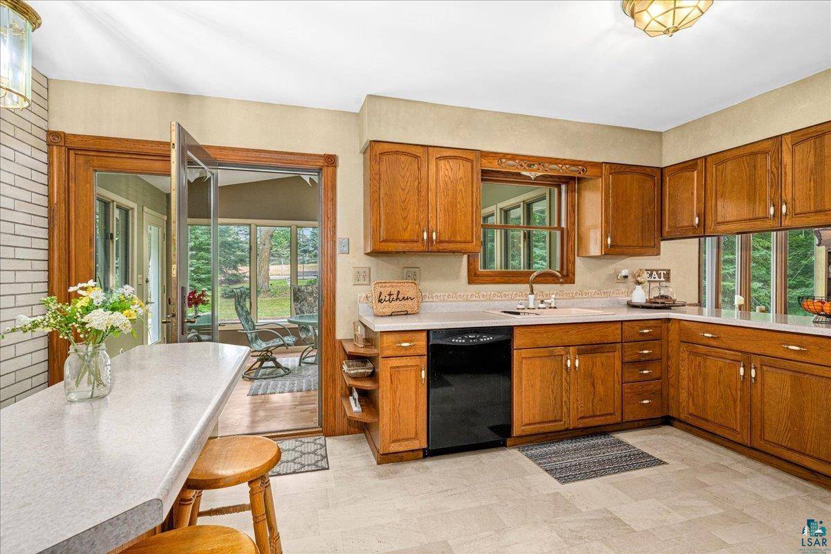 5009 Thompson Rd, Hermantown, MN 55810