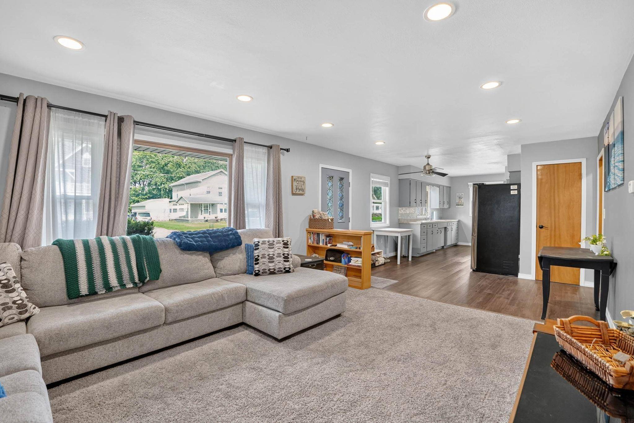 516 NW 1St ST, Waverly, IA 50677
