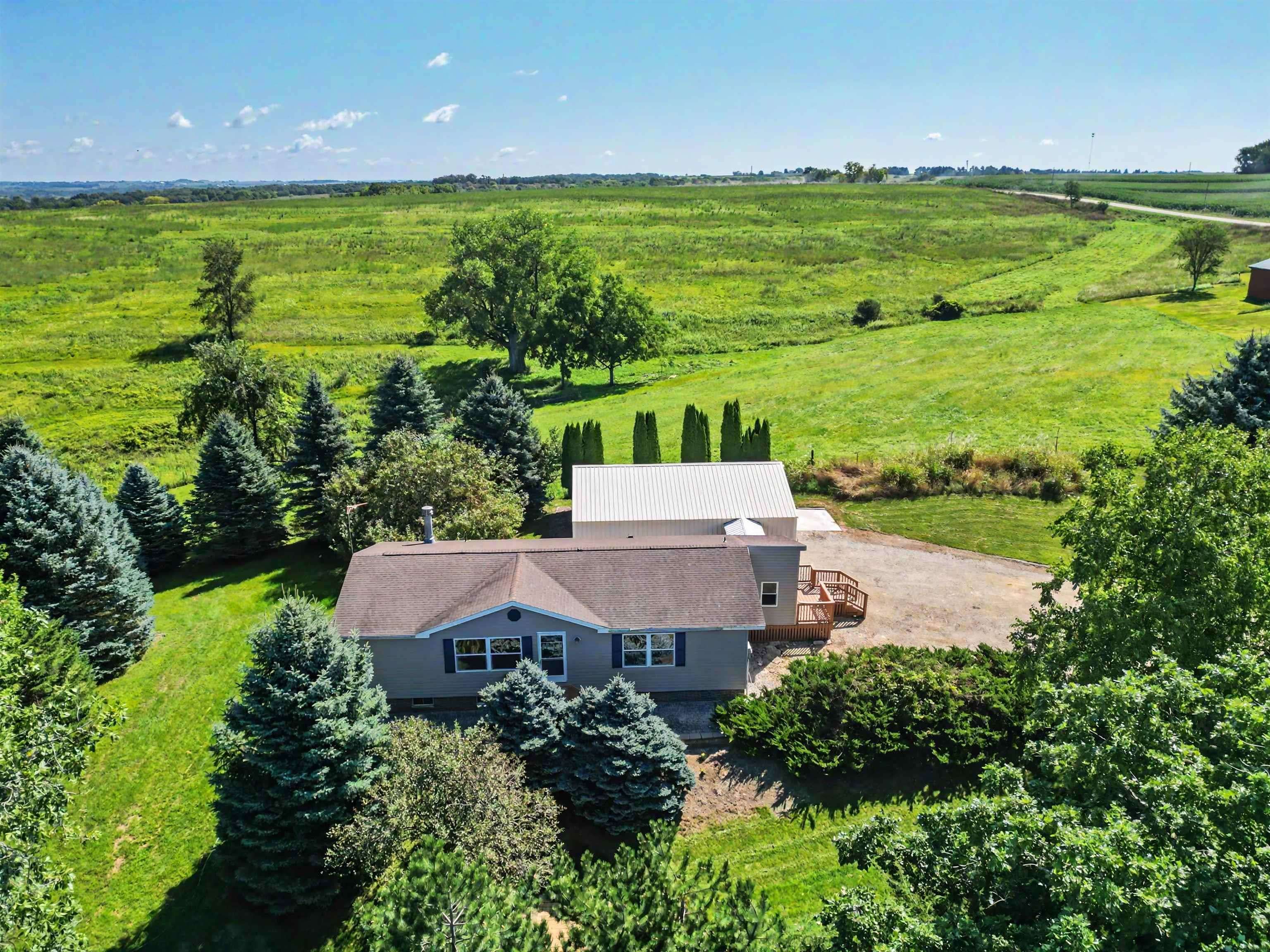965 Coyote Crossings LN, Waukon, IA 52172