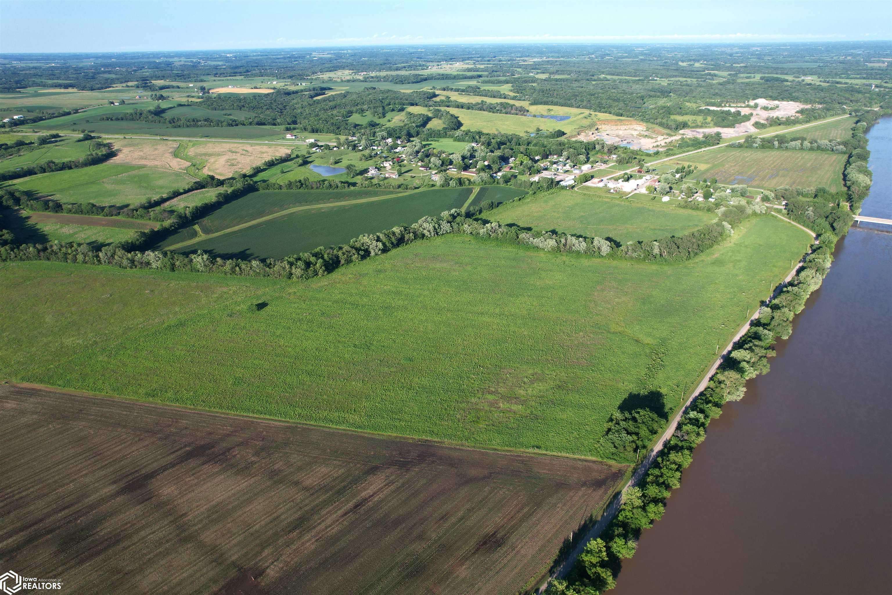Hawk Drive, Douds, IA 52551