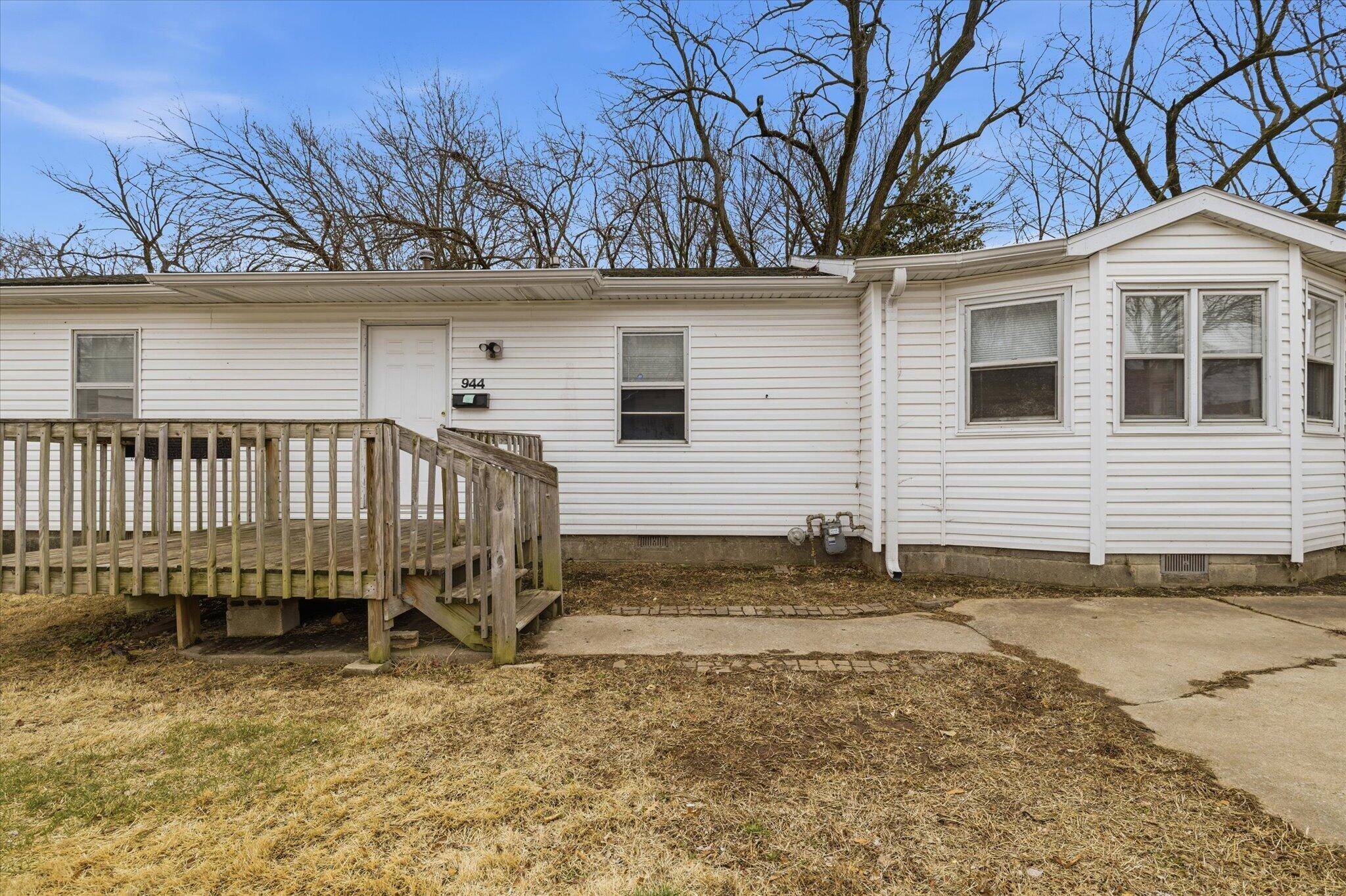 944 W Division ST, Springfield, MO 65803