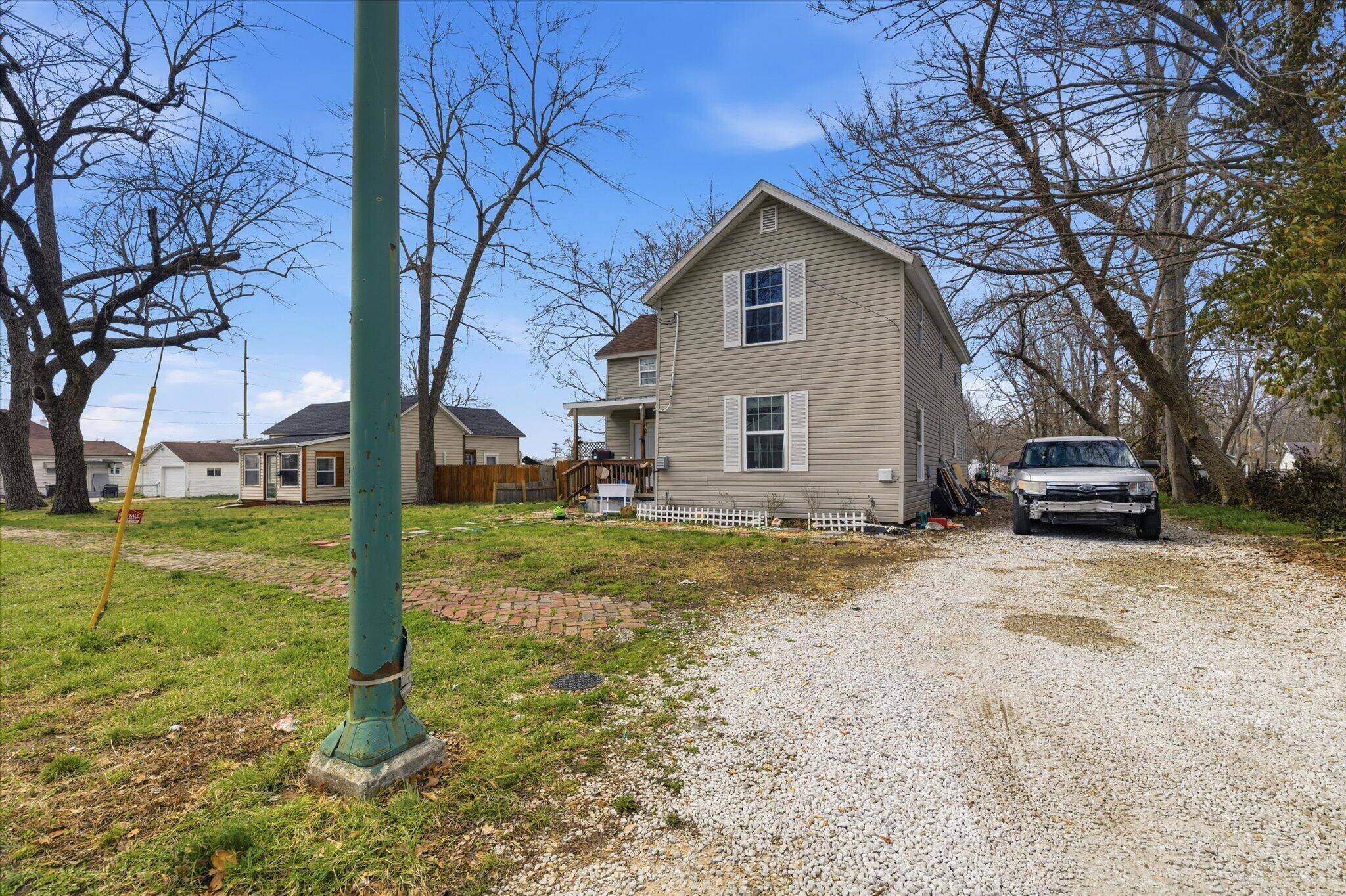 1881 N Campbell AVE, Springfield, MO 65803