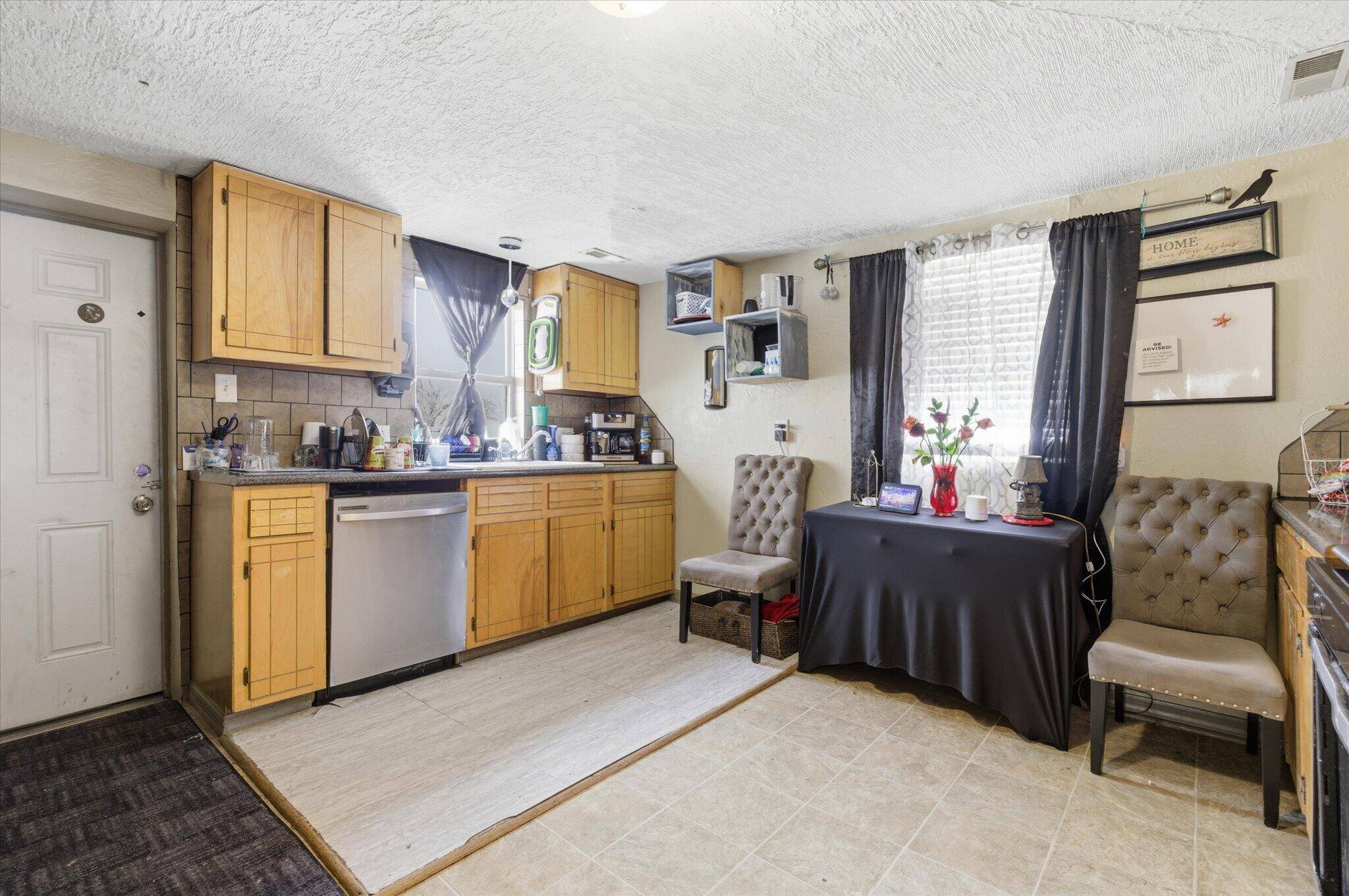 715 E Division ST, Springfield, MO 65803