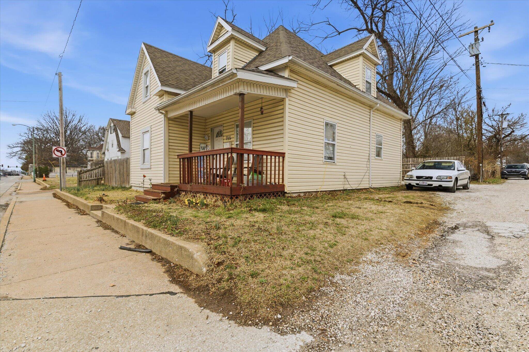 715 E Division ST, Springfield, MO 65803