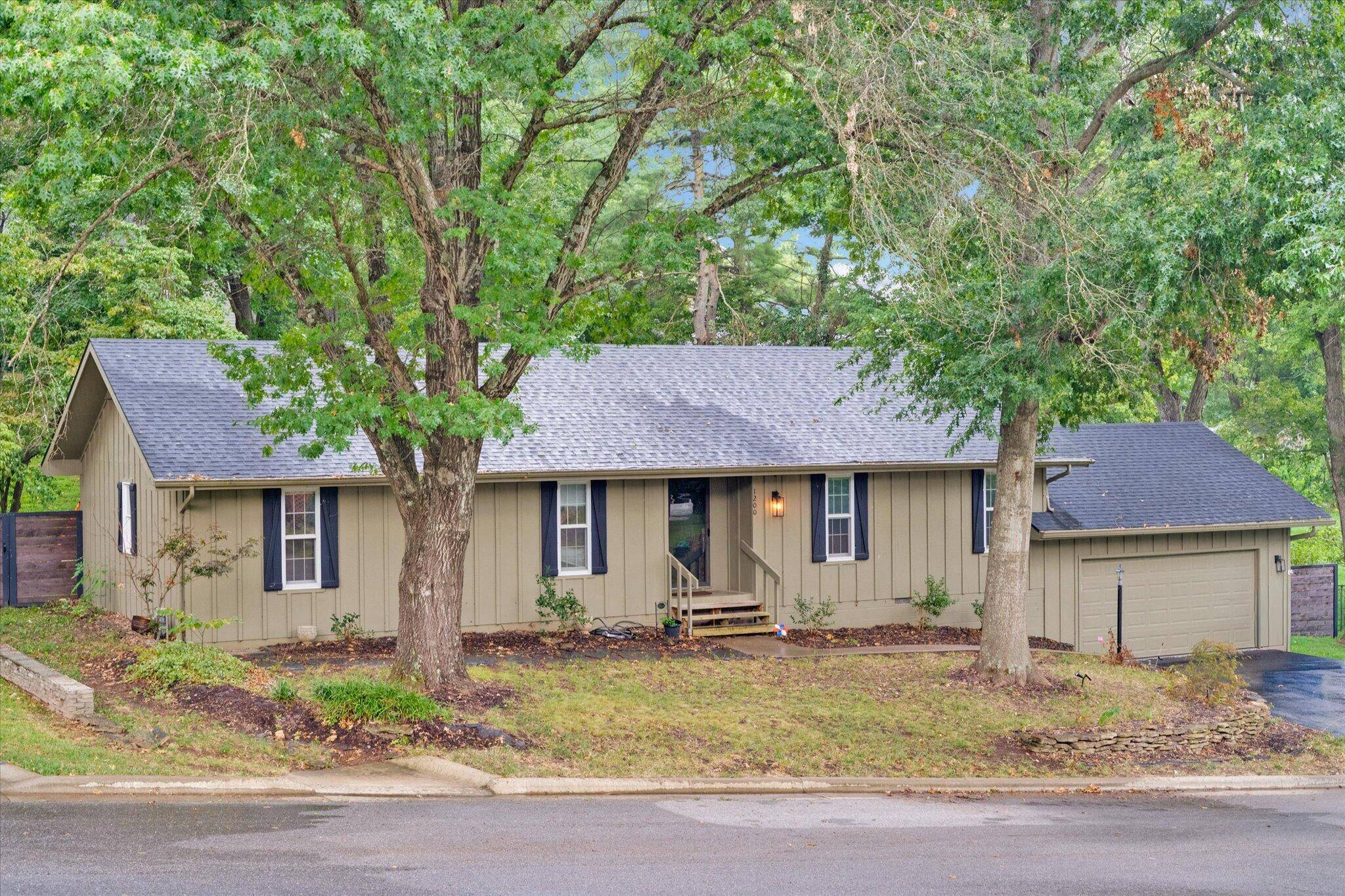 1200 E Summerhill ST, Ozark, MO 65721