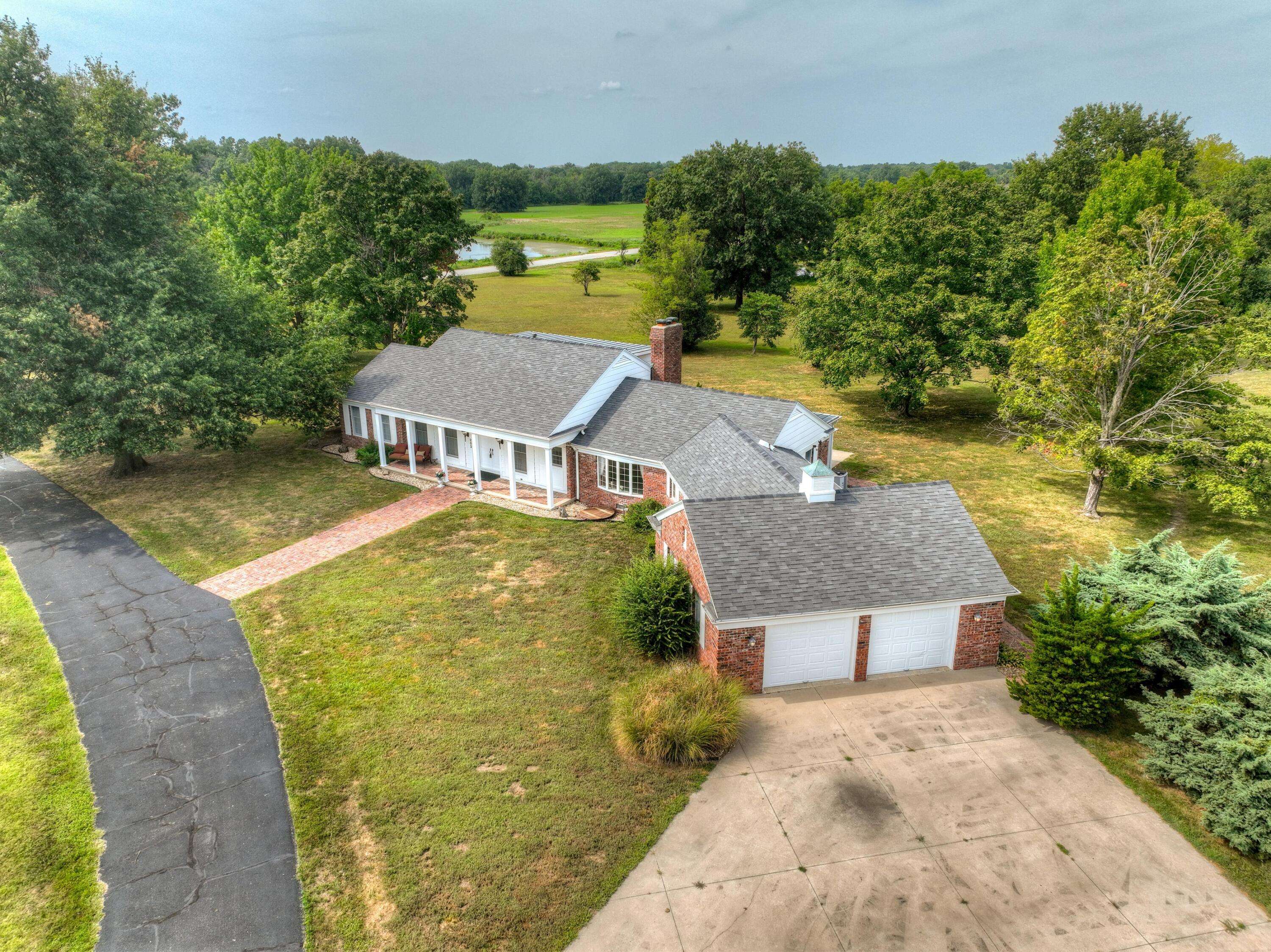 202 Gardner DR, Lamar, MO 64759