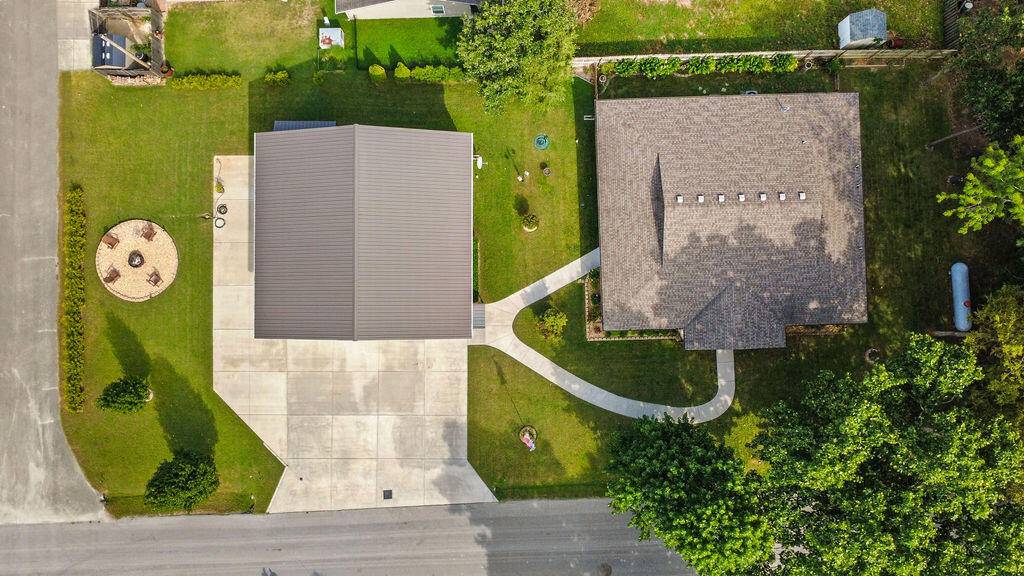 325 Lakeland AVE, Hollister, MO 65672