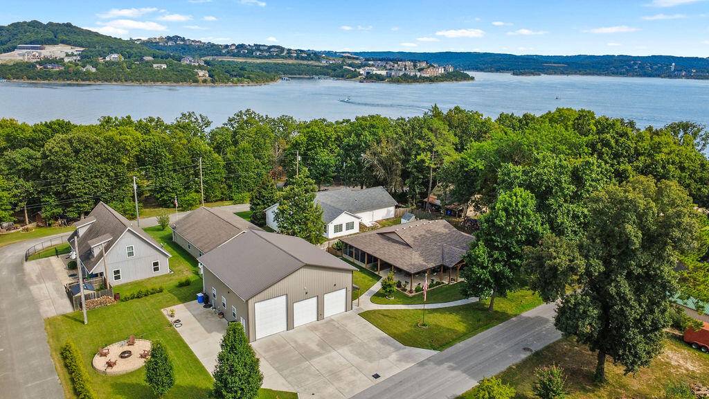 325 Lakeland AVE, Hollister, MO 65672