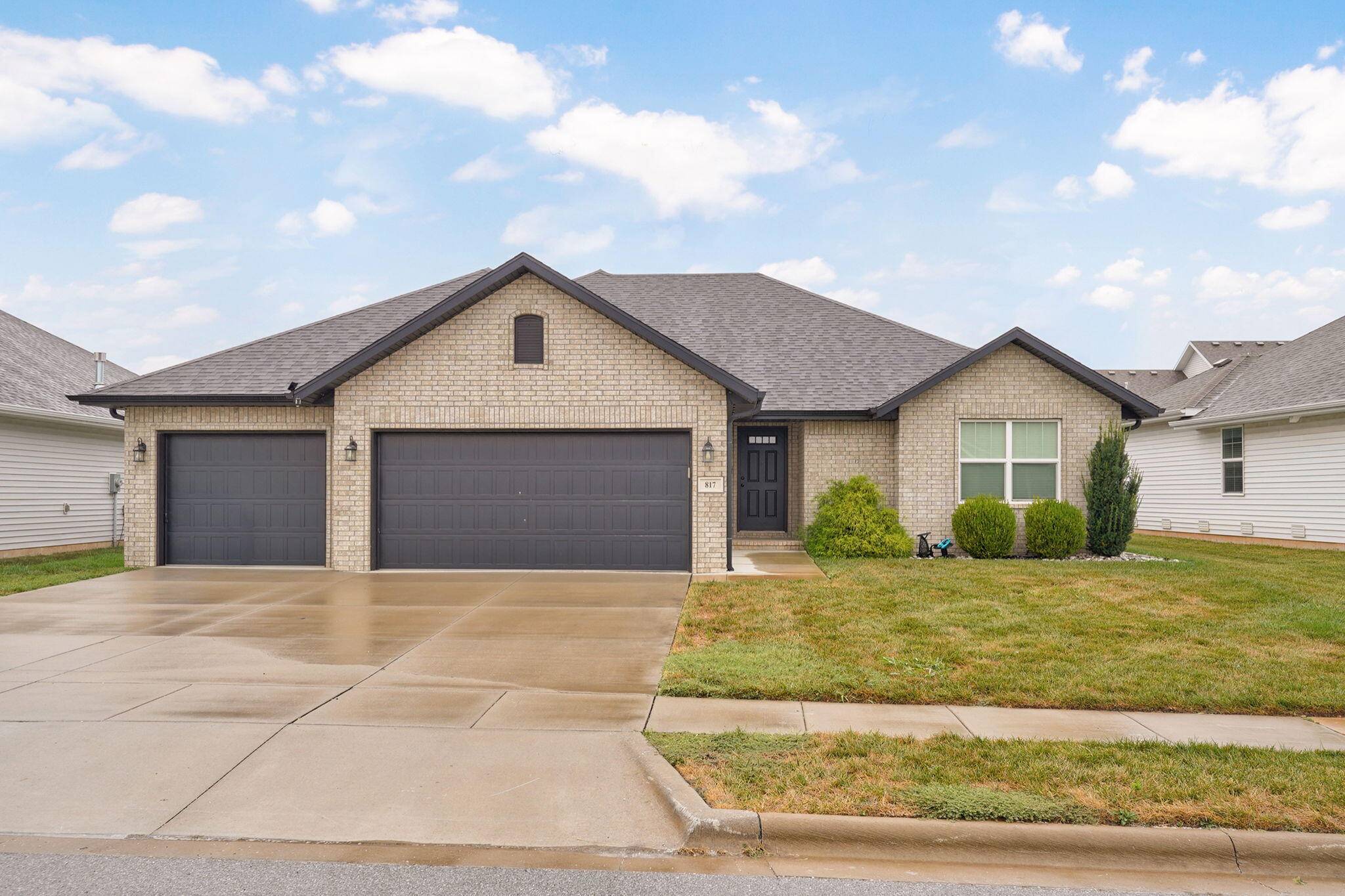817 S Ridgemont DR, Nixa, MO 65714
