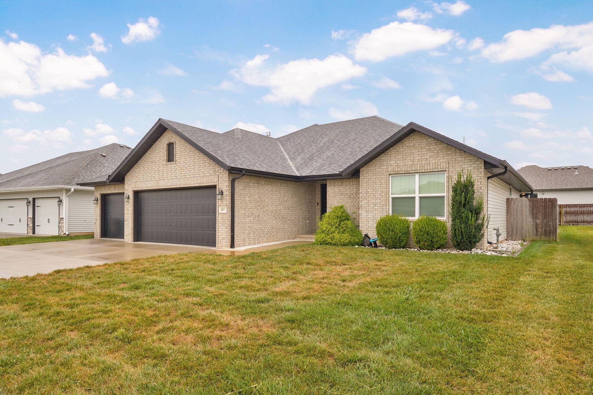 817 S Ridgemont DR, Nixa, MO 65714