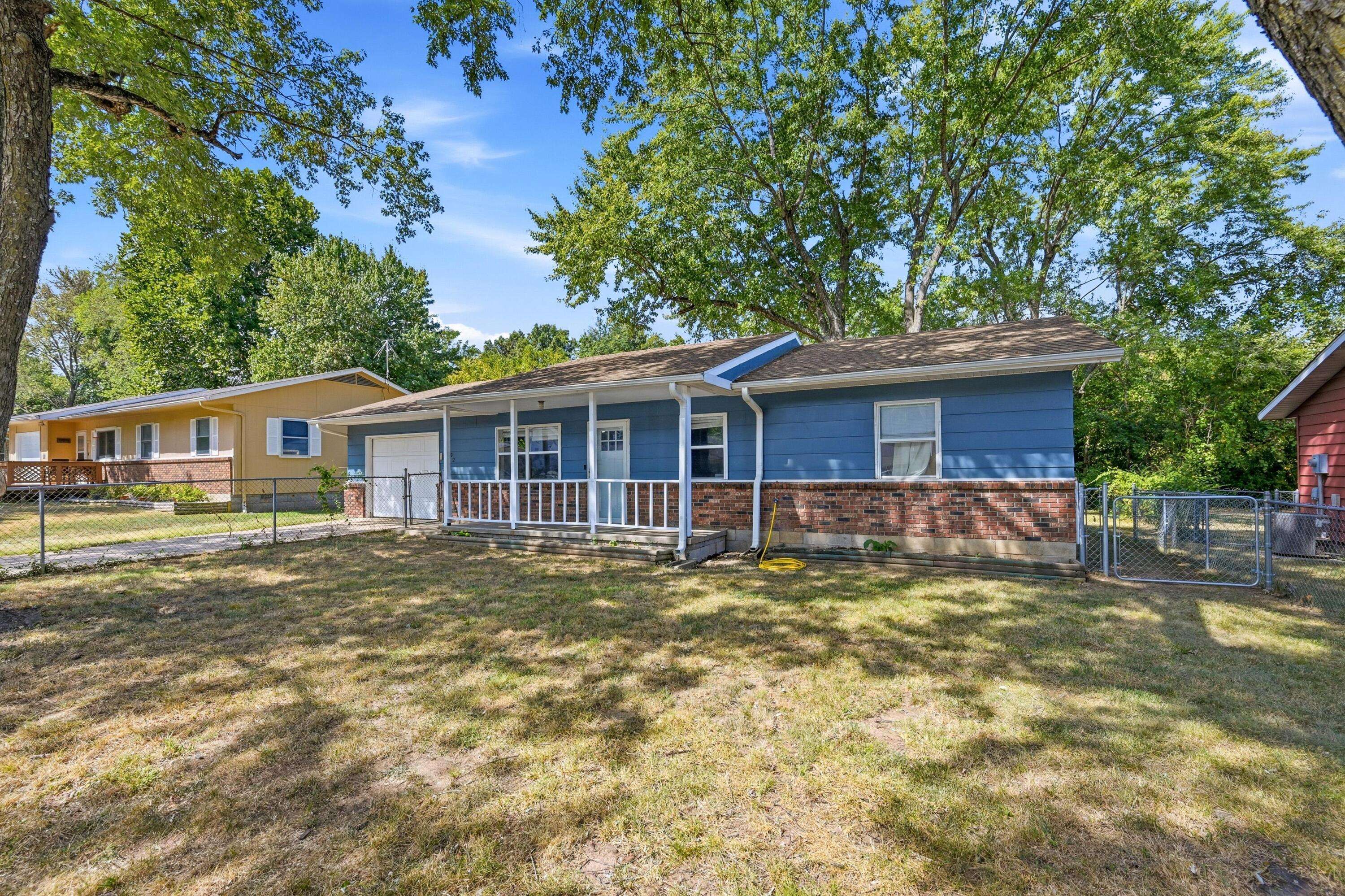 1802 S Garland Douglas DR, Neosho, MO 64850