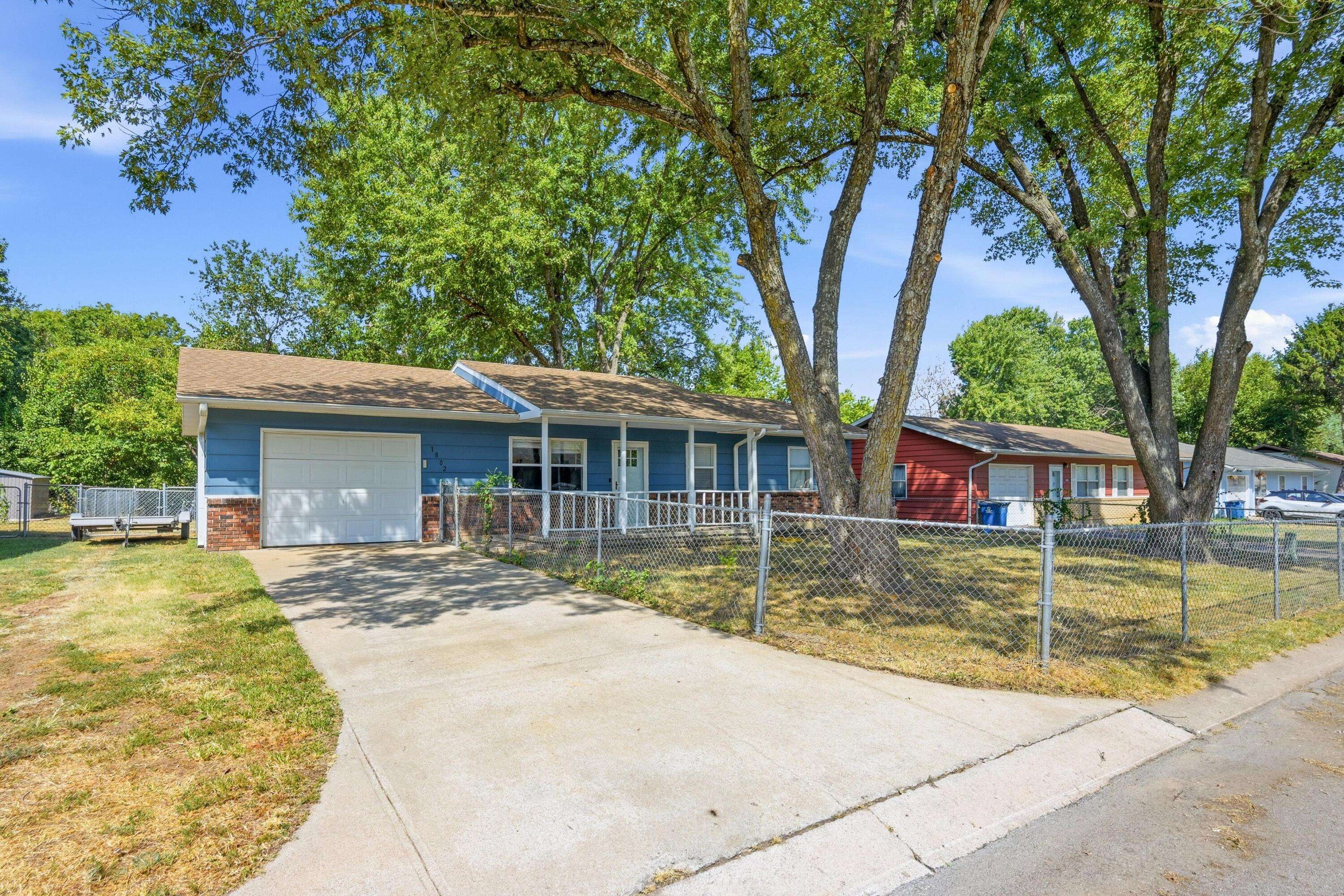 1802 S Garland Douglas DR, Neosho, MO 64850
