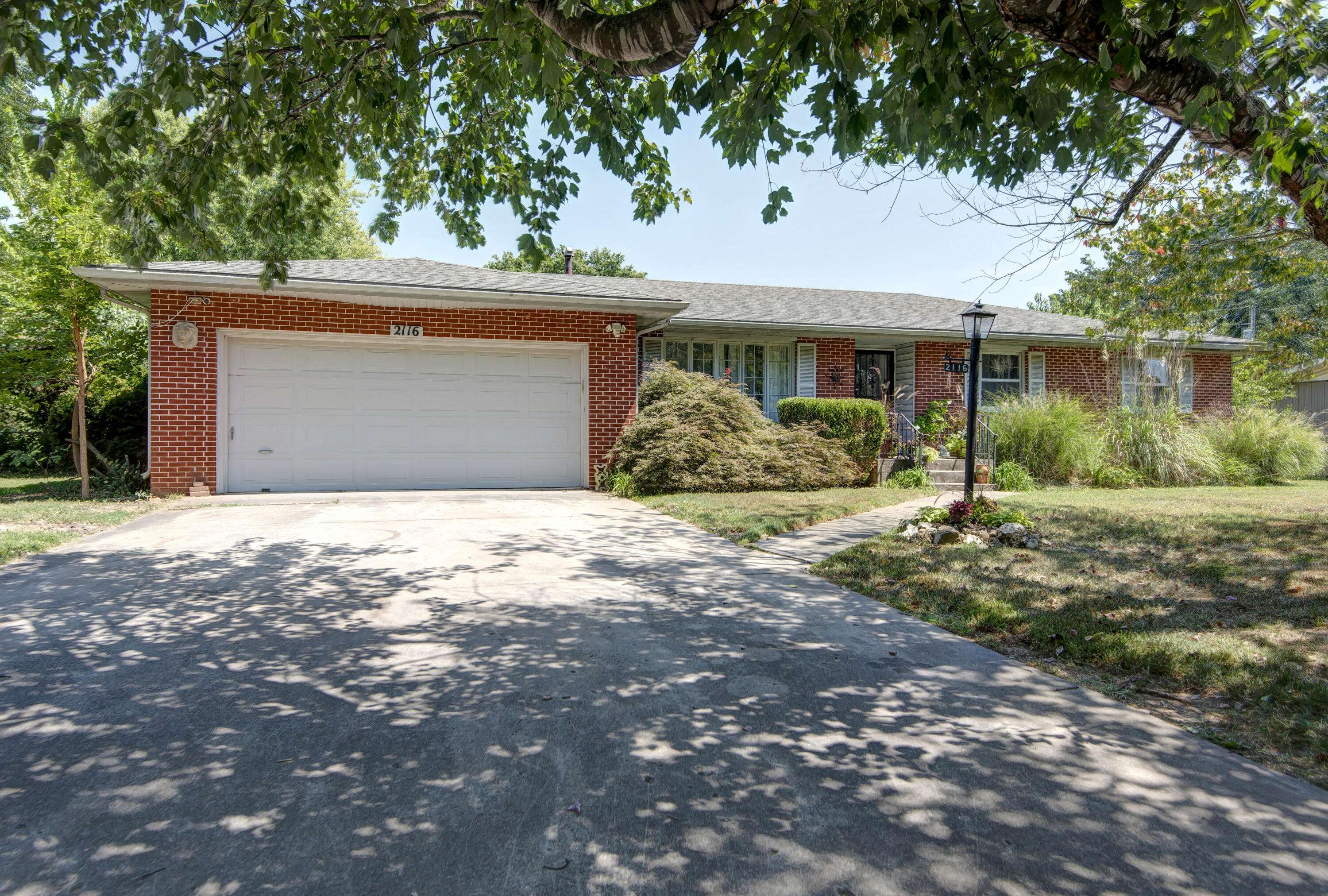 2116 S Linden AVE, Springfield, MO 65804