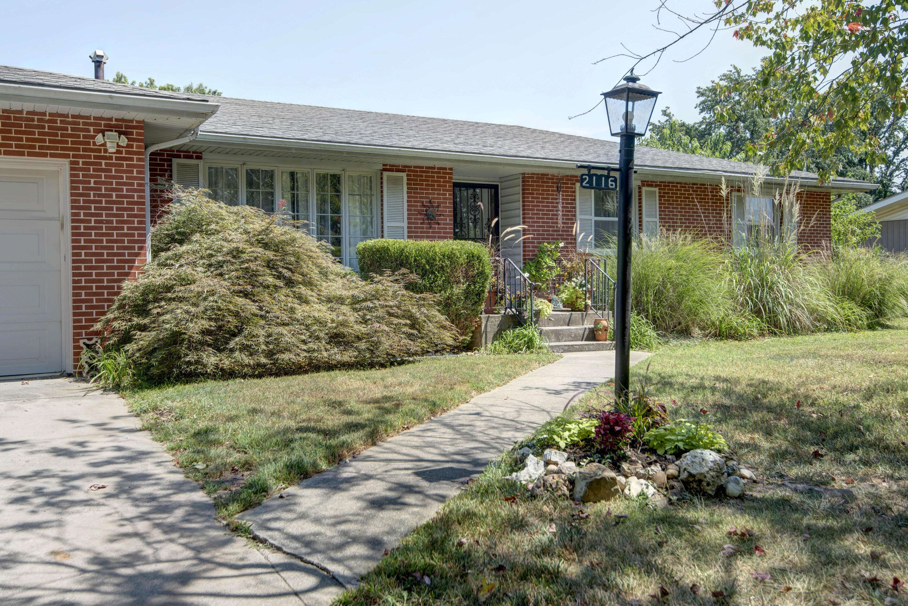 2116 S Linden AVE, Springfield, MO 65804