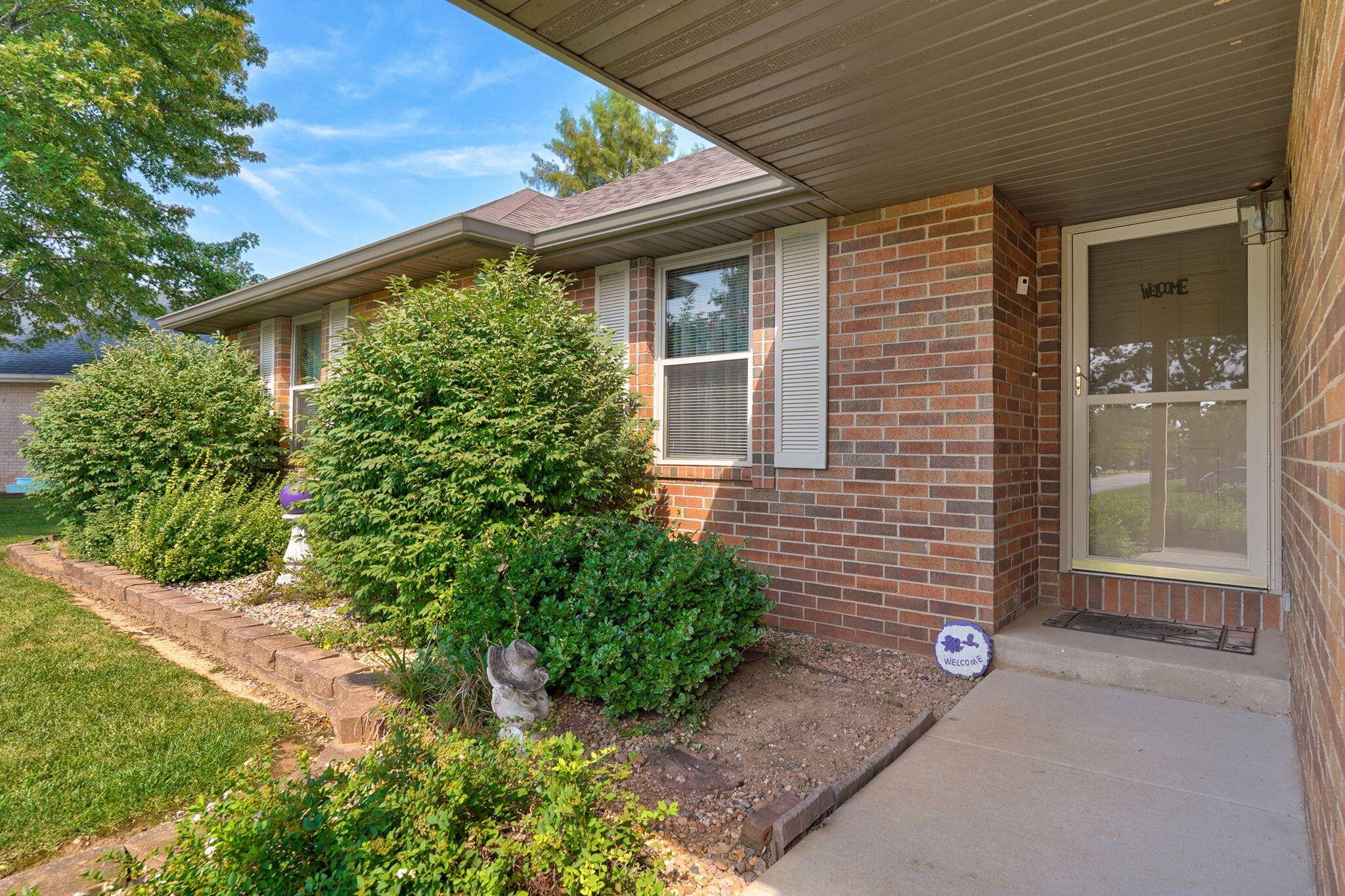 910 N Zed Tennis ST, Nixa, MO 65714
