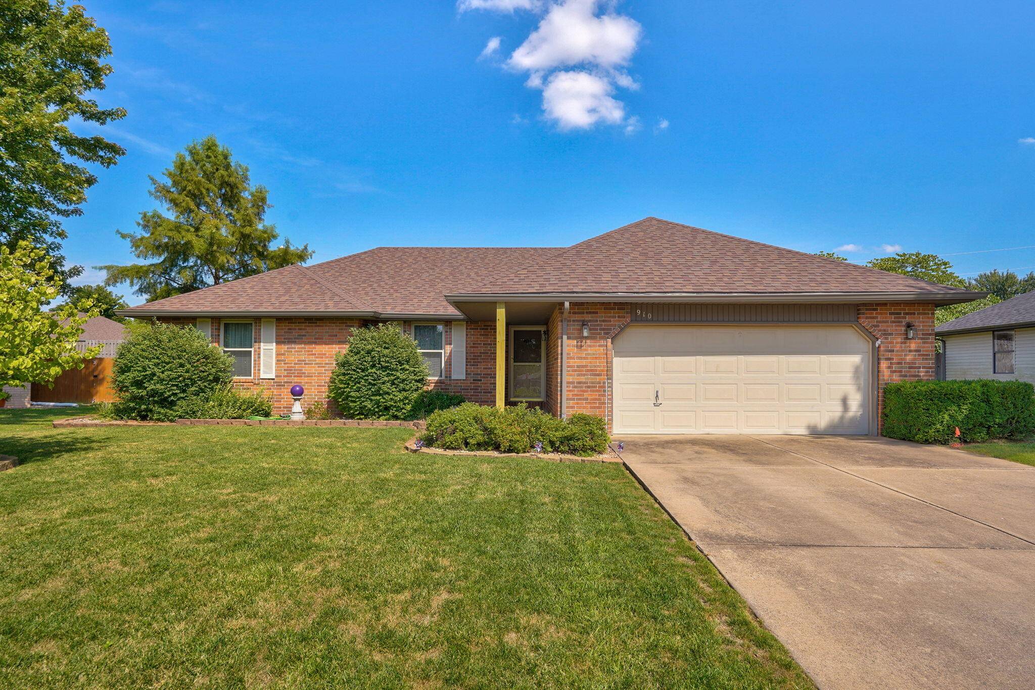 910 N Zed Tennis ST, Nixa, MO 65714