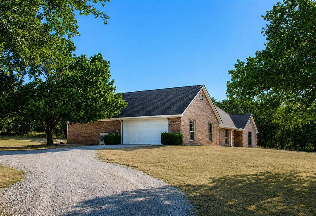 9296 Fm 1810, Chico, TX 76431