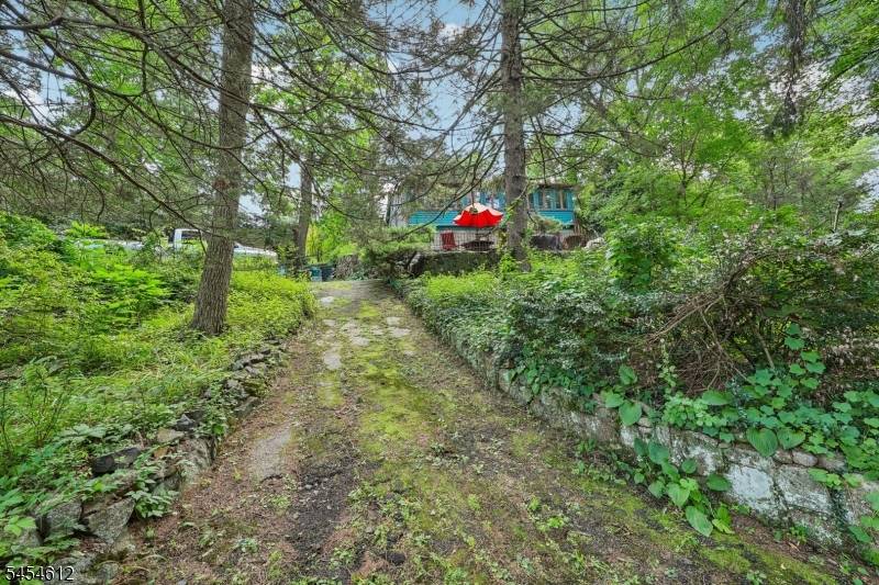 18 Nakomis Path, Lincoln Park Boro, NJ 07035