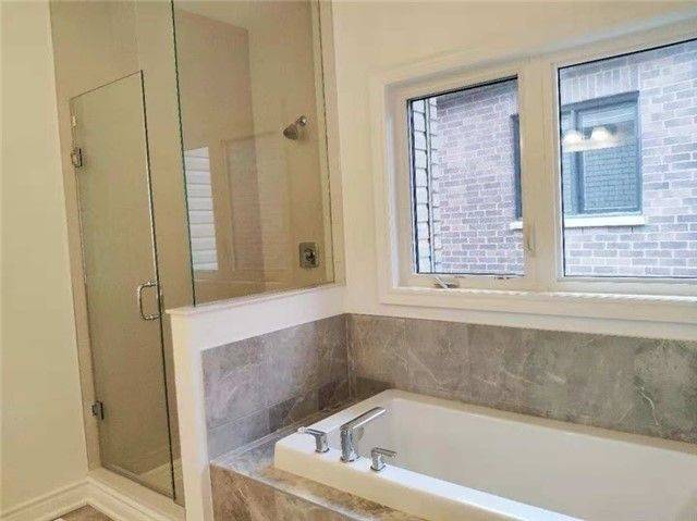 32 Holland Vista ST, East Gwillimbury, ON L9N 0T2