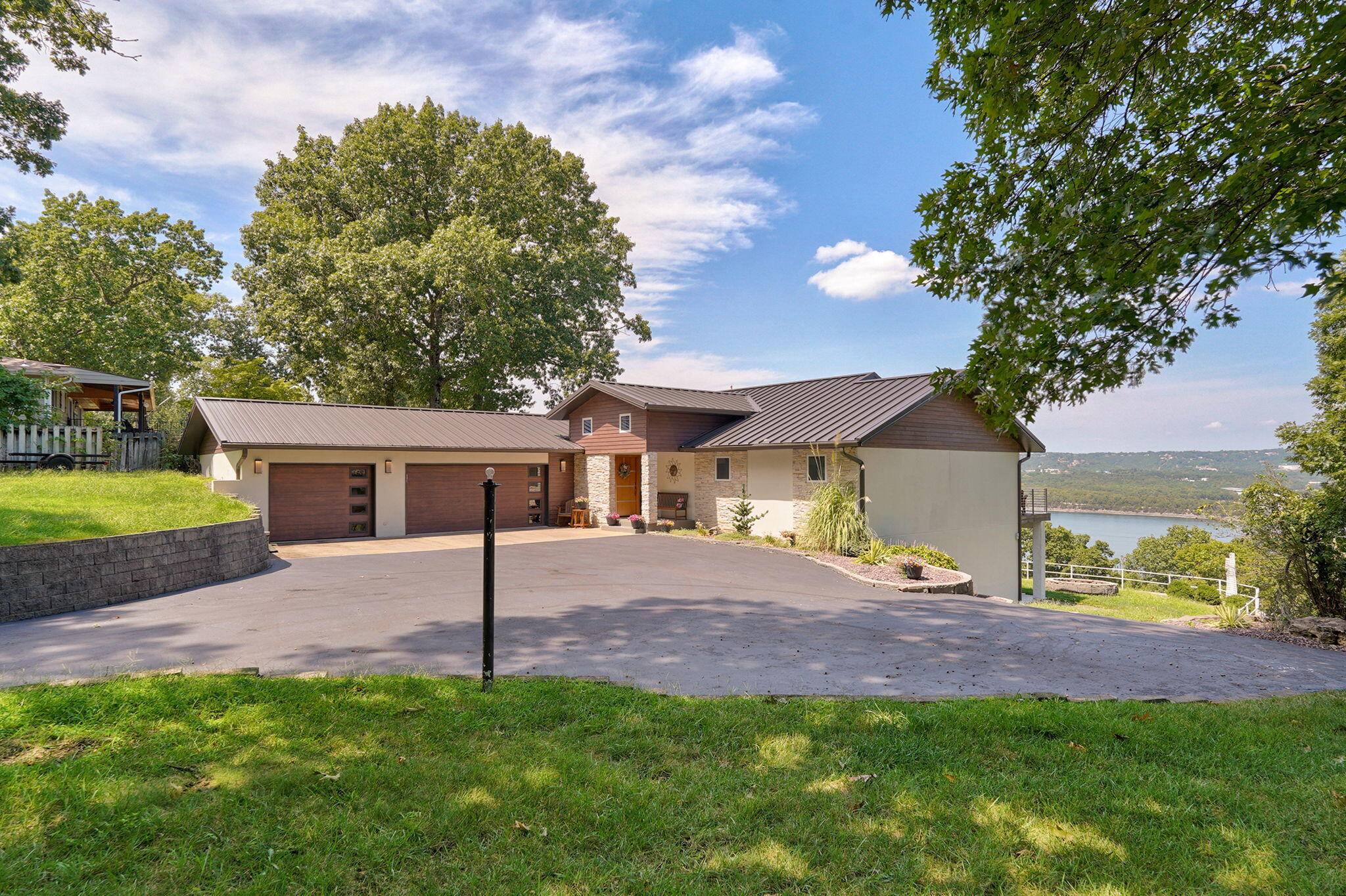 251 Silverbridge LN, Kimberling City, MO 65686
