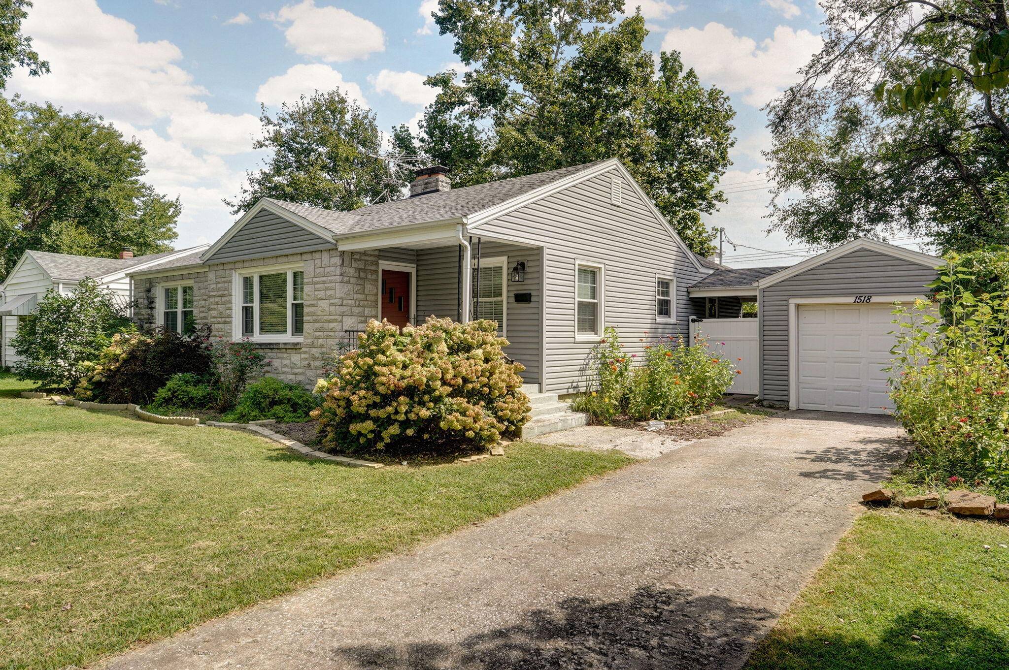 1518 S Kentwood AVE, Springfield, MO 65804