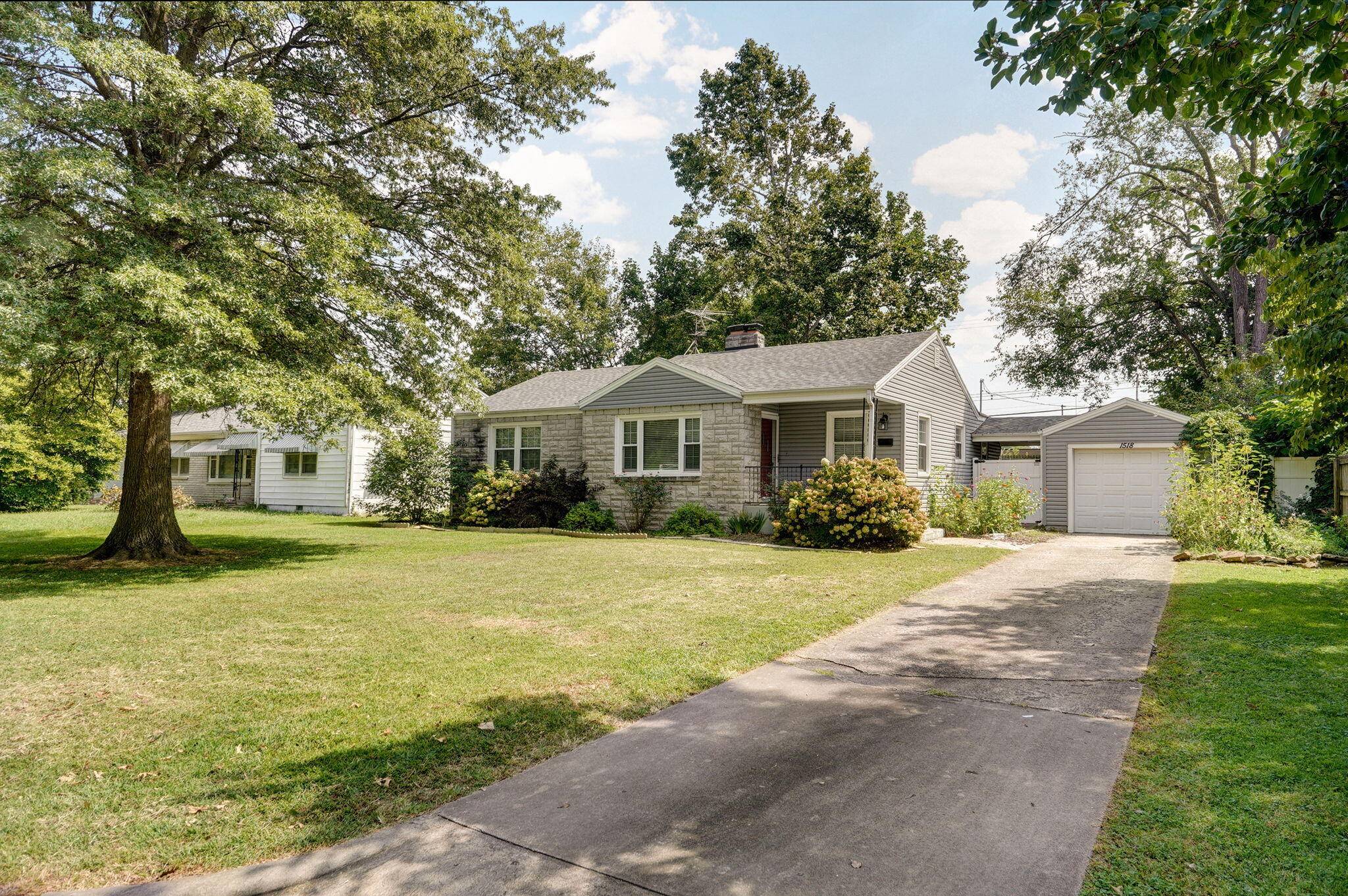 1518 S Kentwood AVE, Springfield, MO 65804