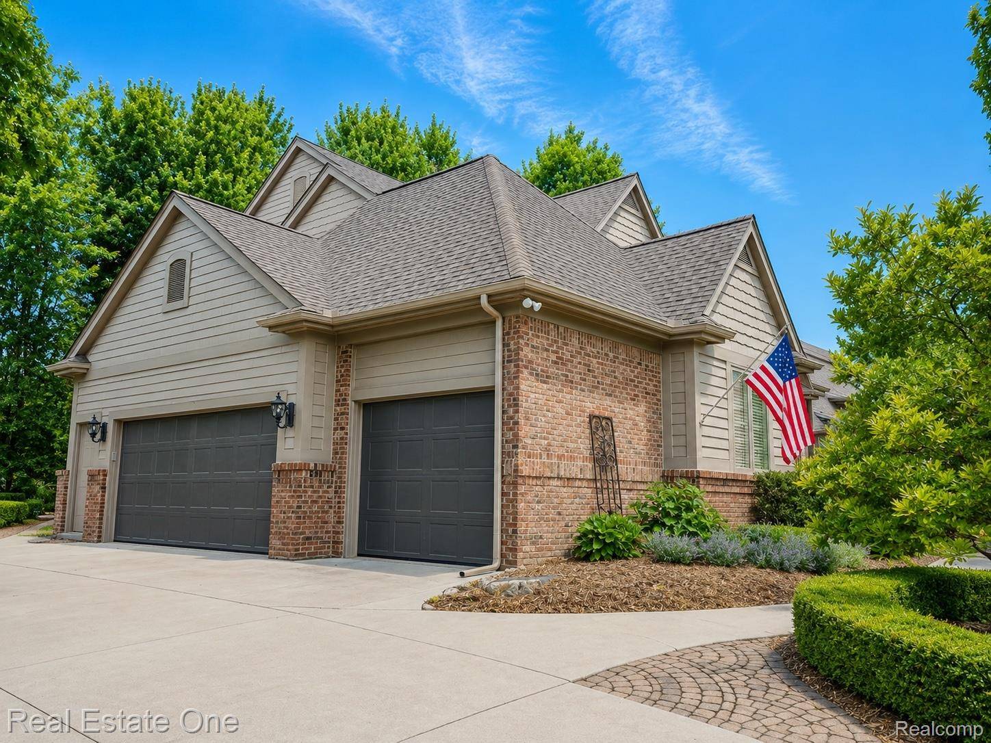 1793 Skyline DR, Rochester Hills, MI 48306