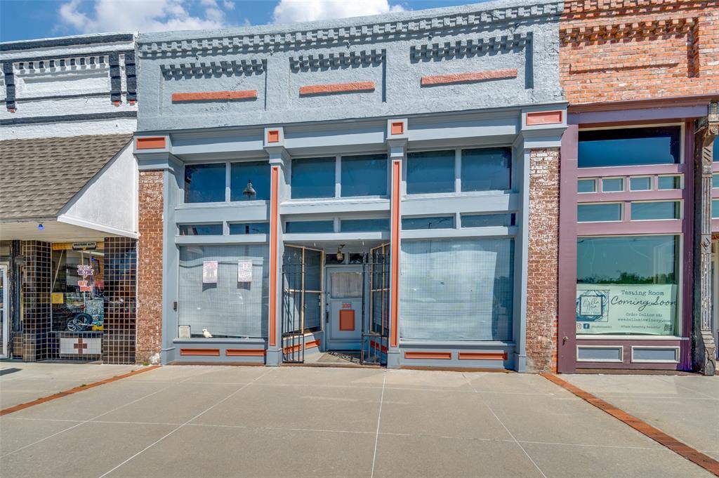 109 S Jefferson Street, Pilot Point, TX 76258