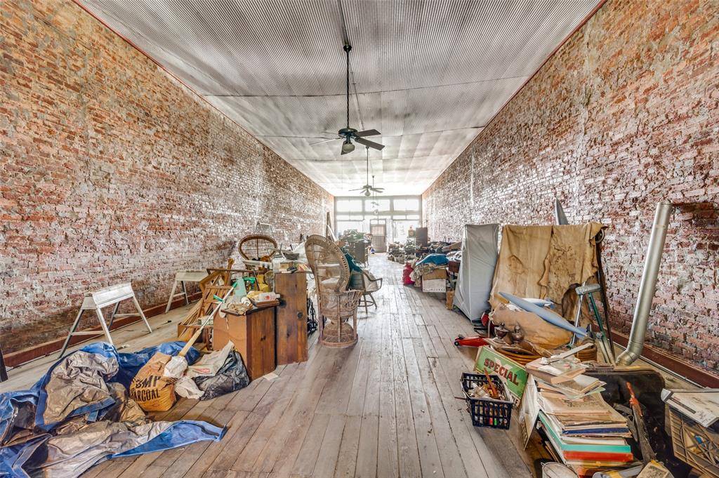 109 S Jefferson Street, Pilot Point, TX 76258