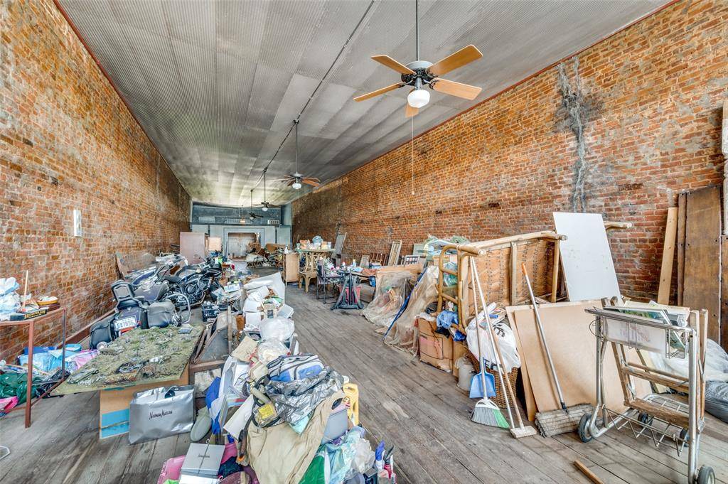 109 S Jefferson Street, Pilot Point, TX 76258